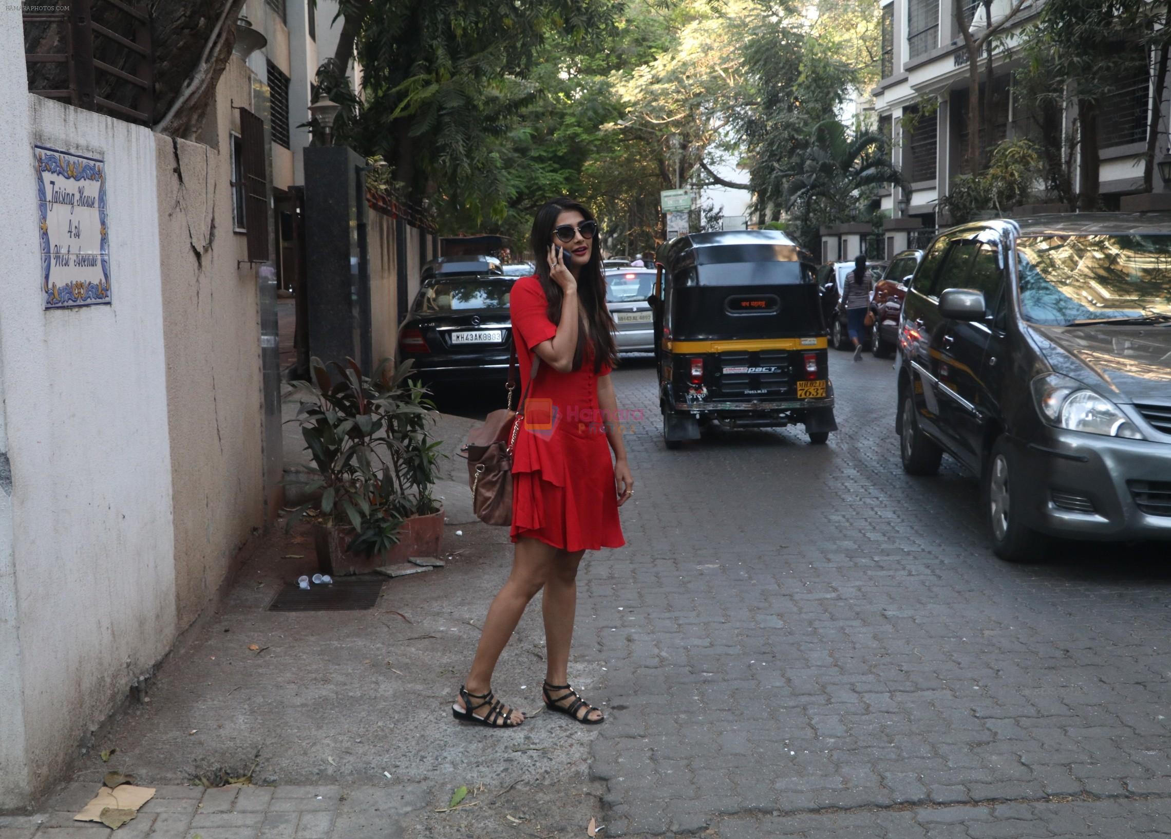 Pooja Hegde Spotted At Dinesh Vijan's Maddok Production's Office in Khar on 12th Feb 2018