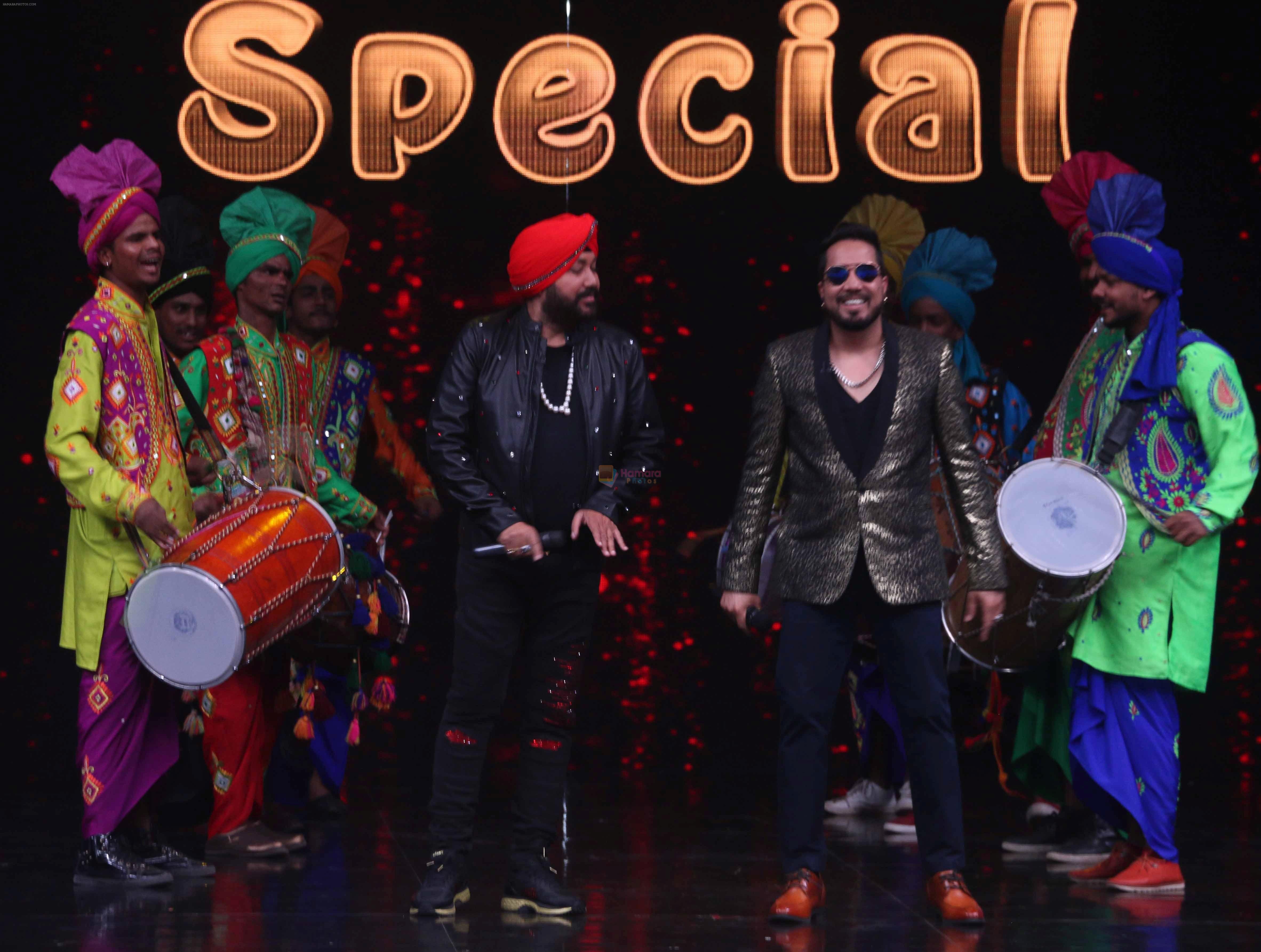 Daler Mehndi, Mika Singh On The Sets Of Reality Show Super Dancer 2 on 12th Feb 2018