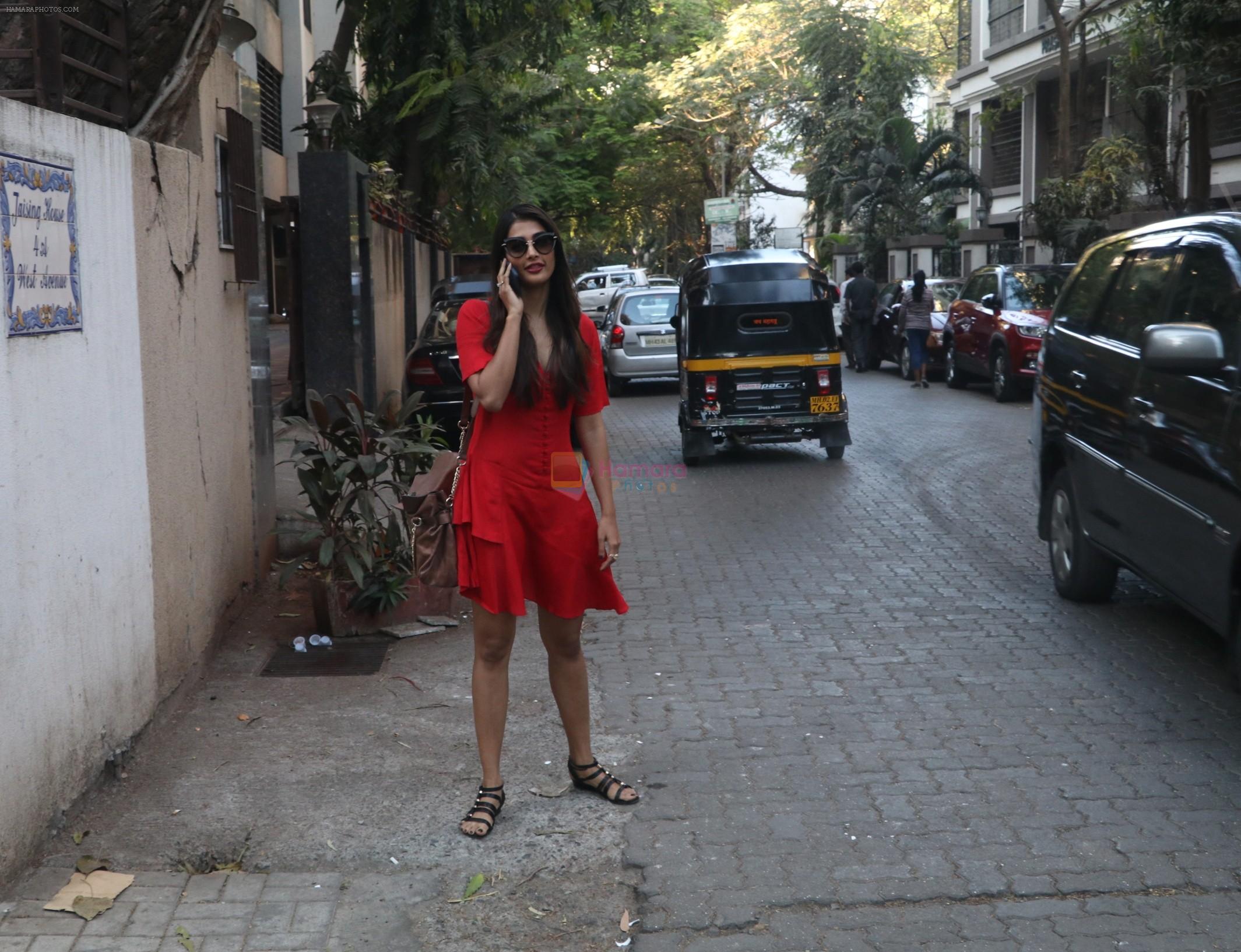 Pooja Hegde Spotted At Dinesh Vijan's Maddok Production's Office in Khar on 12th Feb 2018