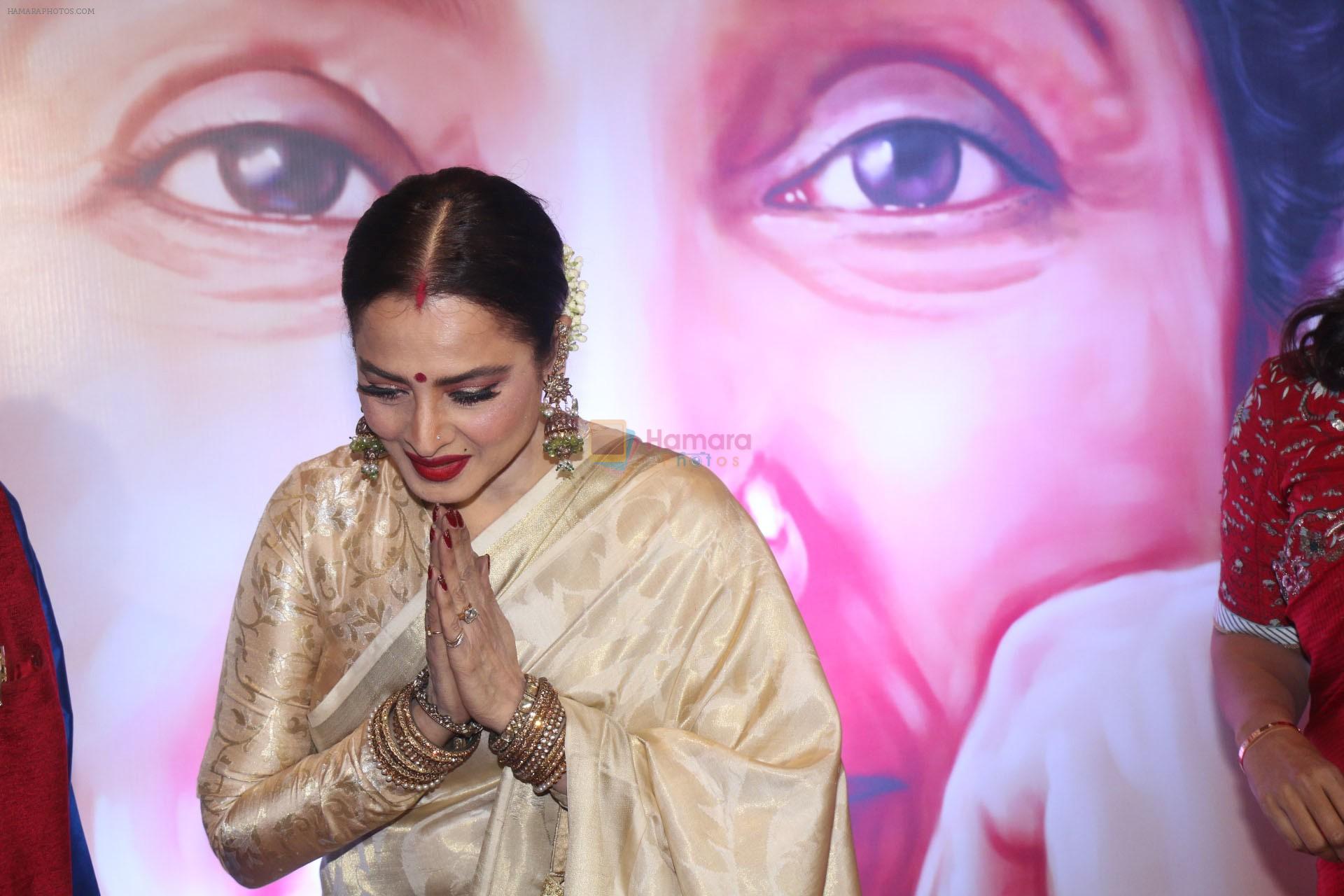 Rekha at 5th Yash Chopra Memorial Award on 17th Feb 2018