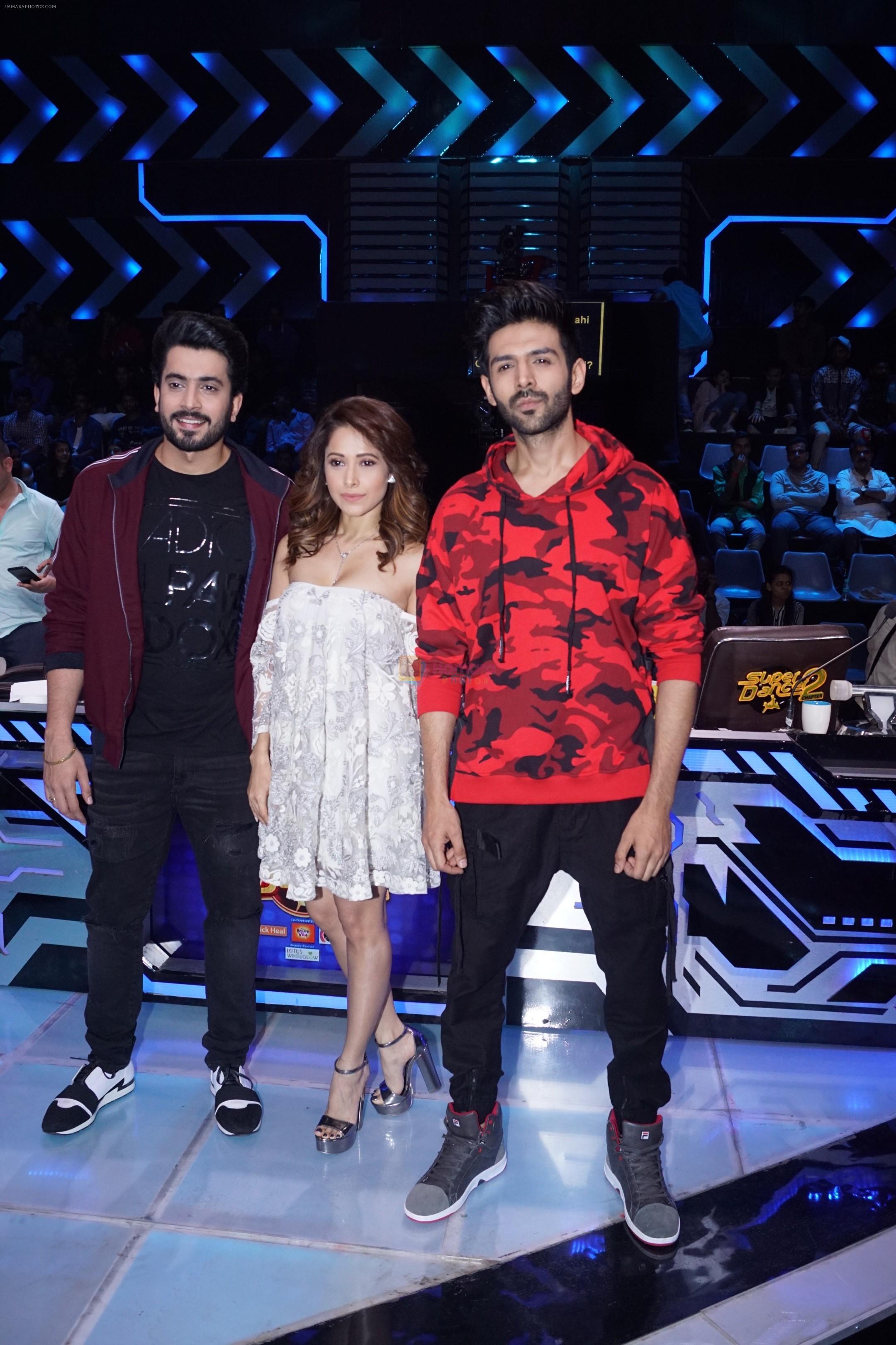 Kartik Aaryan, Nushrat Bharucha, Sunny Singh at the promotion of Sonu Ke Titu Ki Sweety On the Sets Of Super Dancer Chapter 2 on 19th Feb 2018