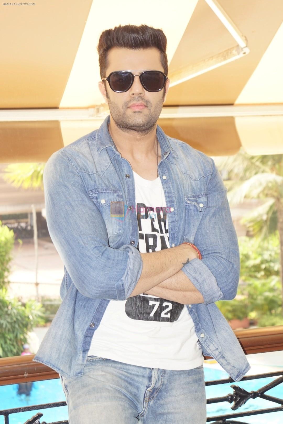 Manish Paul Spotted For Promotion of Film Baa Baaa Black Sheep on 8th March 2018