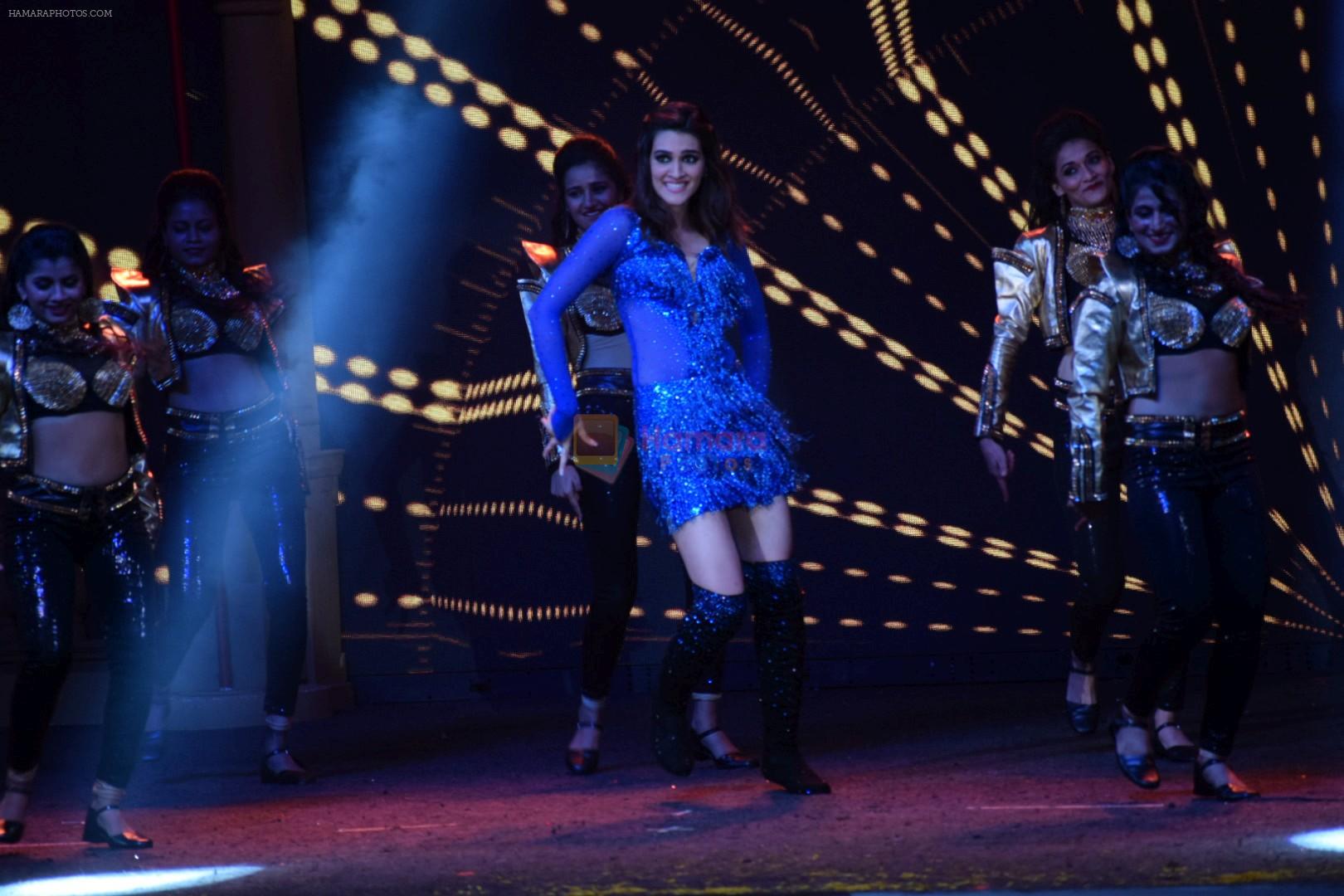 Kriti Sanon at the Opening Ceremony Of T20 Mumbai Cricket League on 10th March 2018