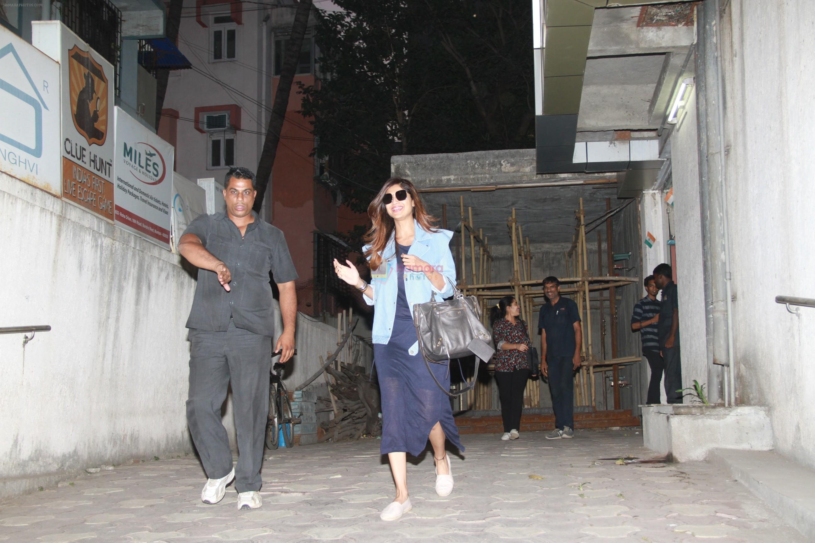 Shilpa Shetty spotted at bandra in mumbai on 21st March 2018