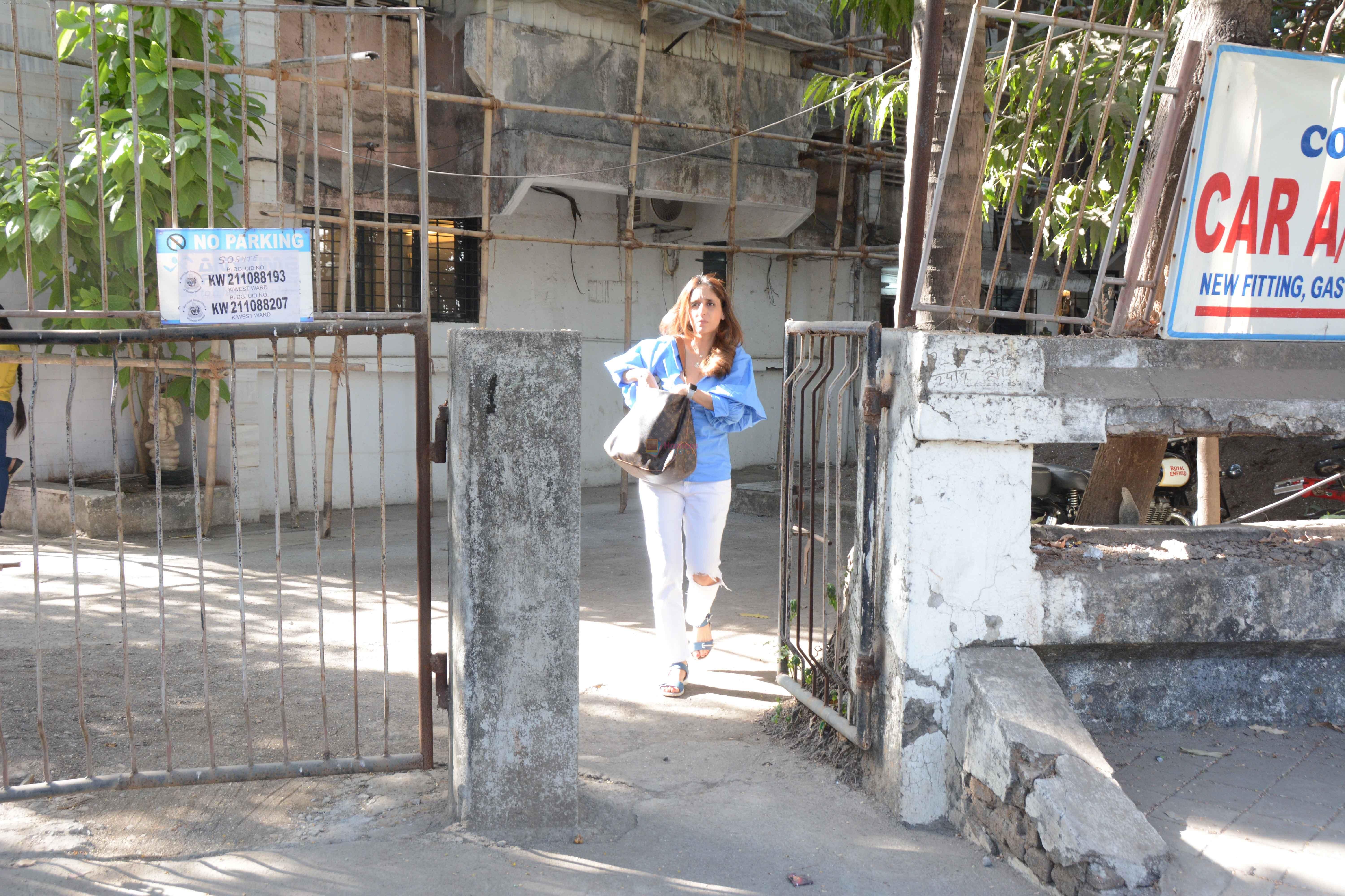 Farah Khan Ali Spotted At Kromakay Salon on 22nd March 2018