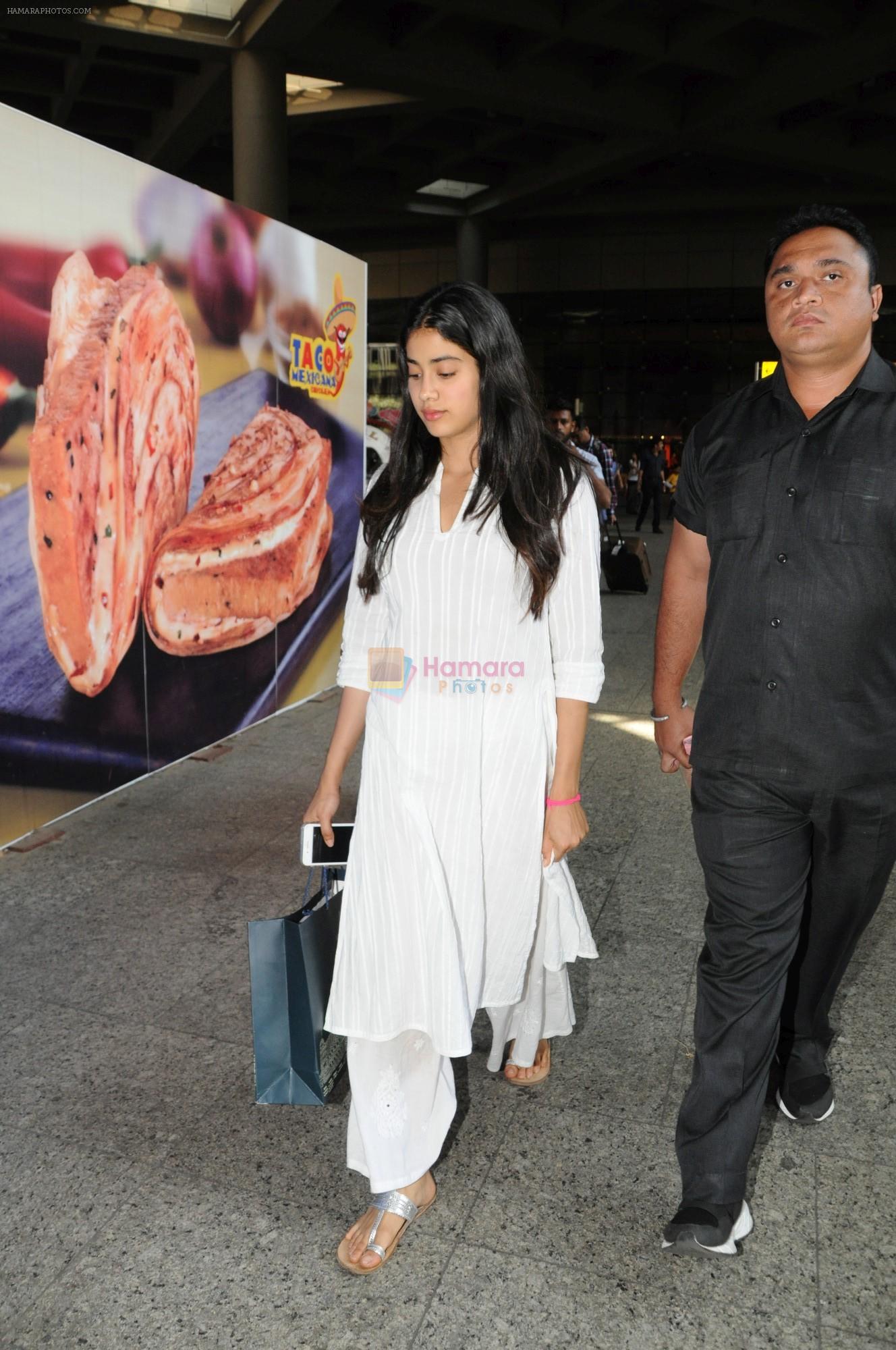 Janhvi Kapoor Spotted At Airport on 27th March 2018