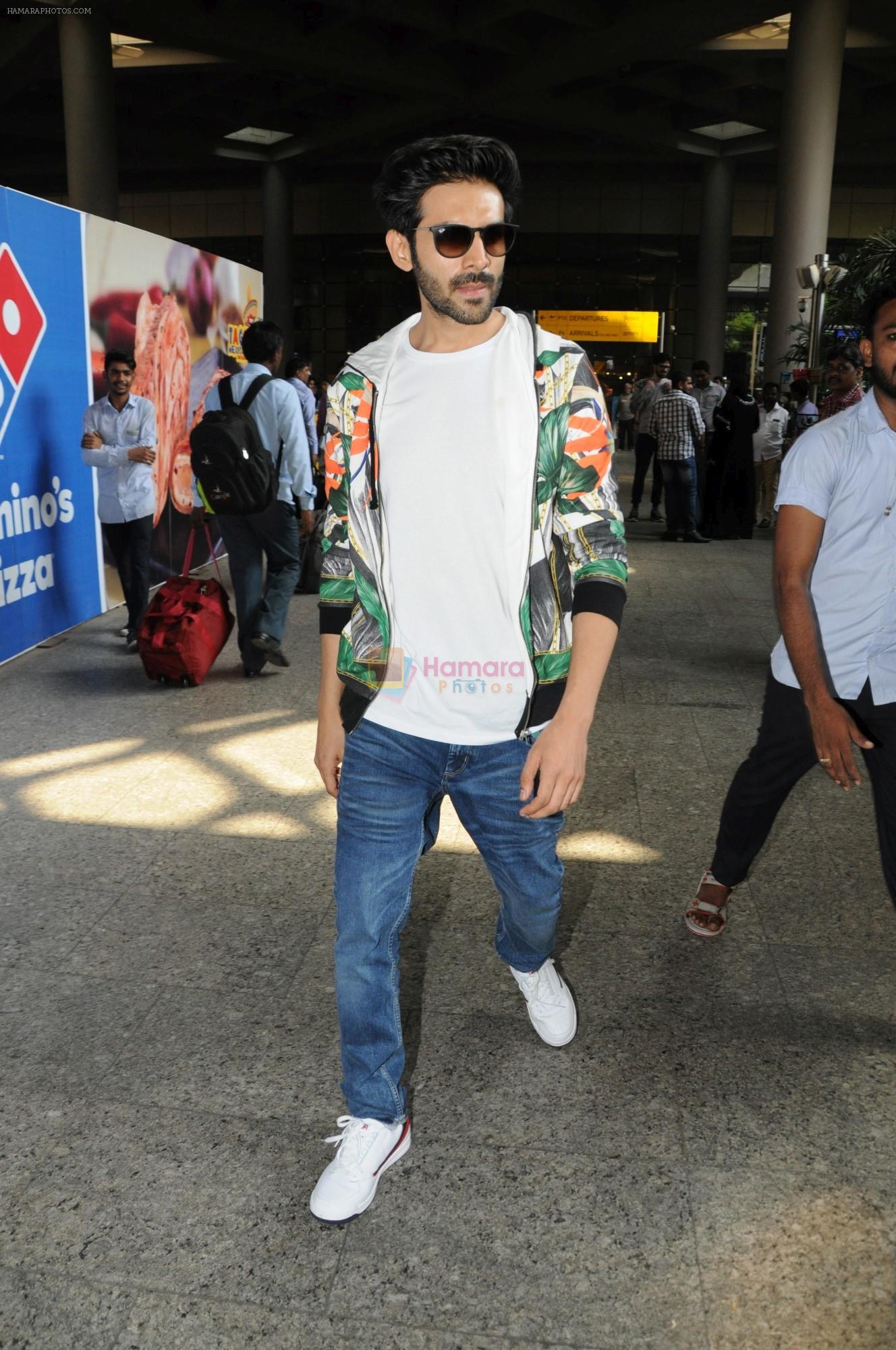 Kartik Aaryan Spotted At Airport on 27th March 2018