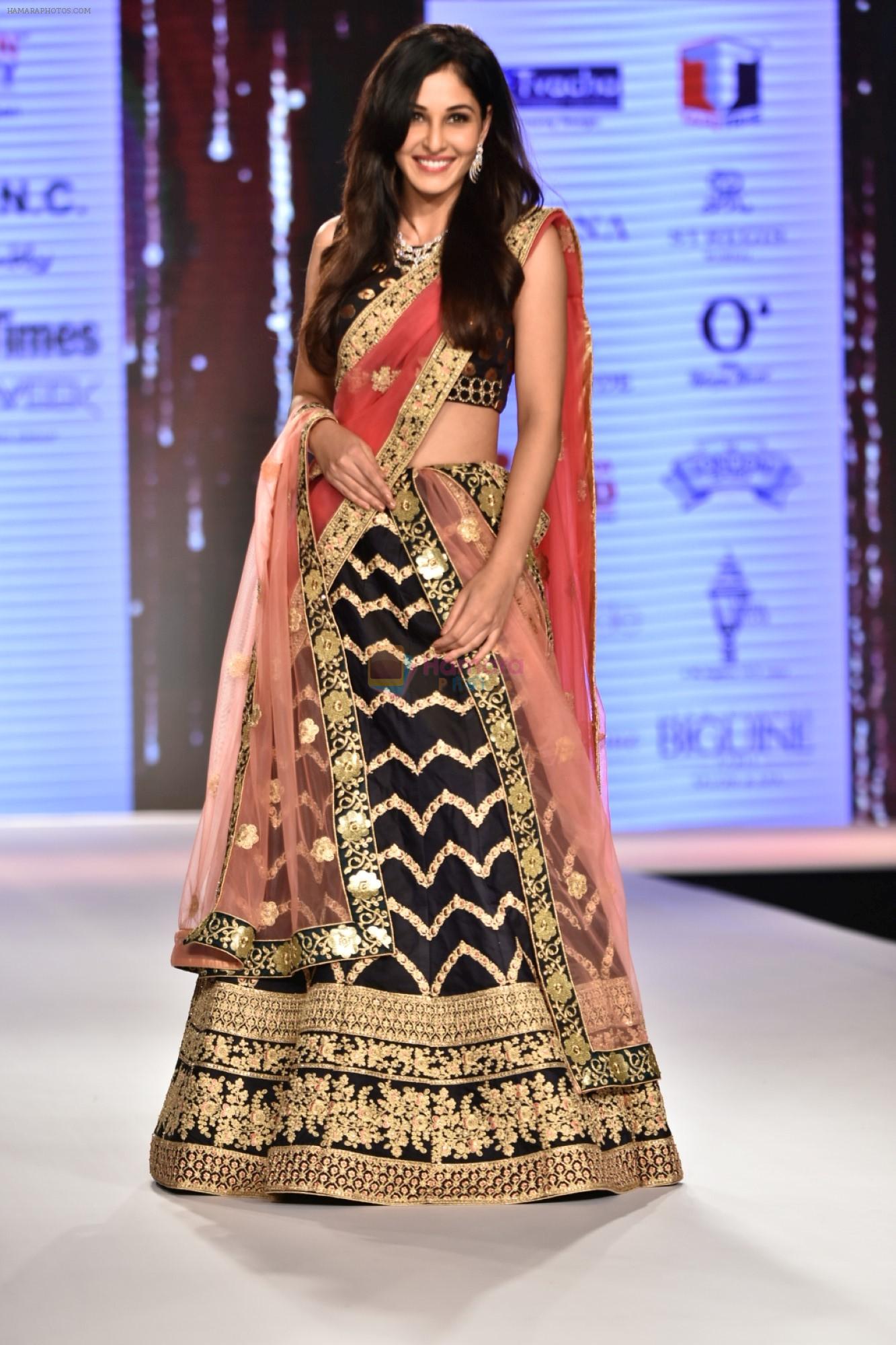 Pooja Chopra Showstopper For Designer Shaina N.C At Bombay Times Fashion Week on 30th March 2018