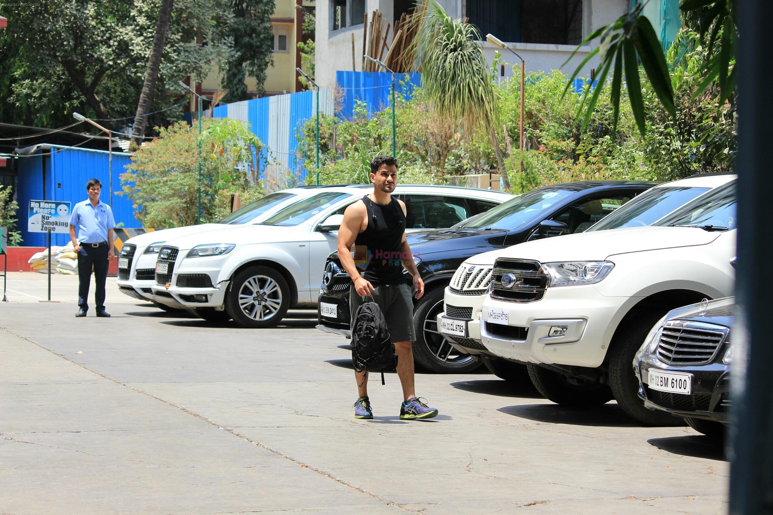 Kunal Khemu spotted at gym in bandra, mumbai on 4th April 2018