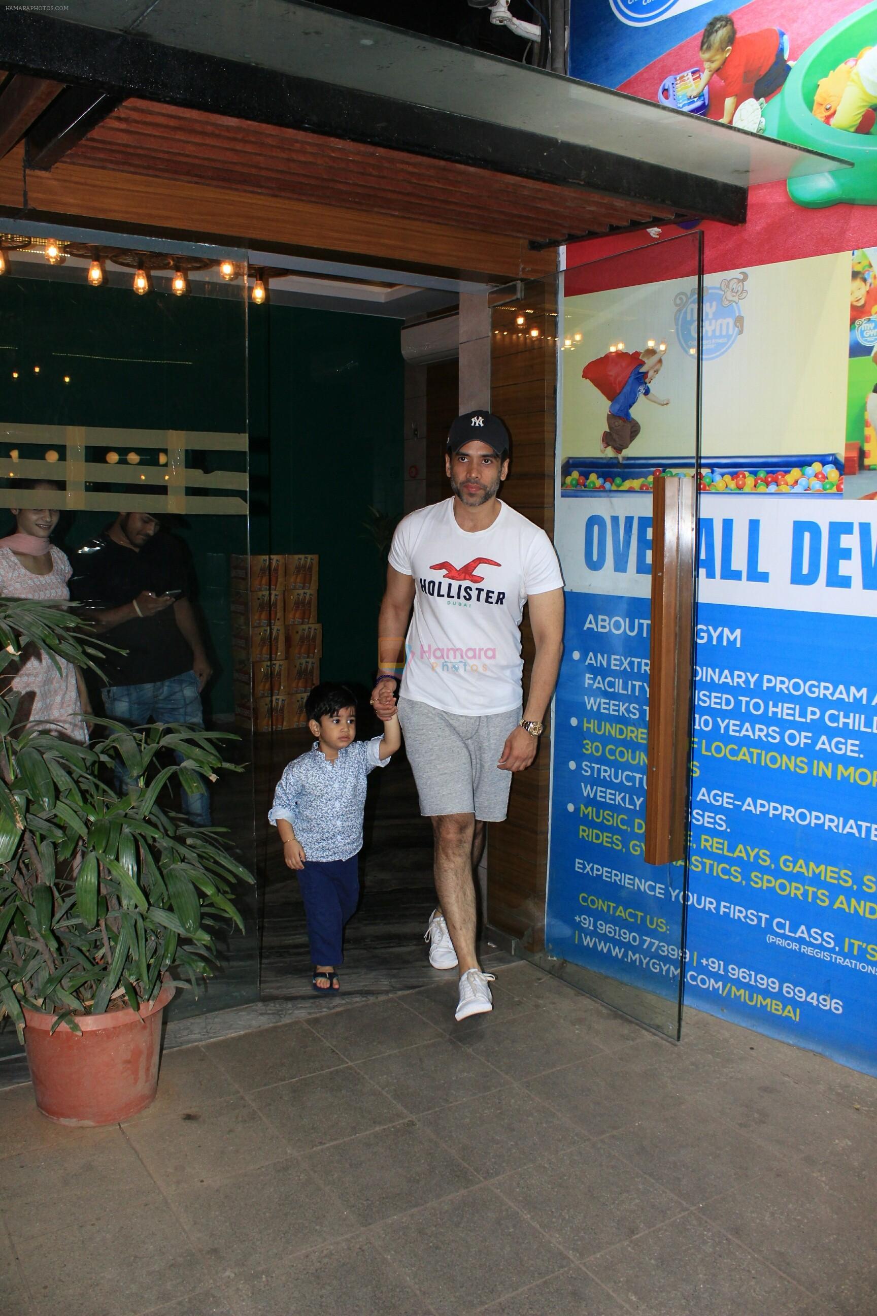 Tusshar Kapoor with son Lakshya spotted at gym in bandra on 4th April 2018