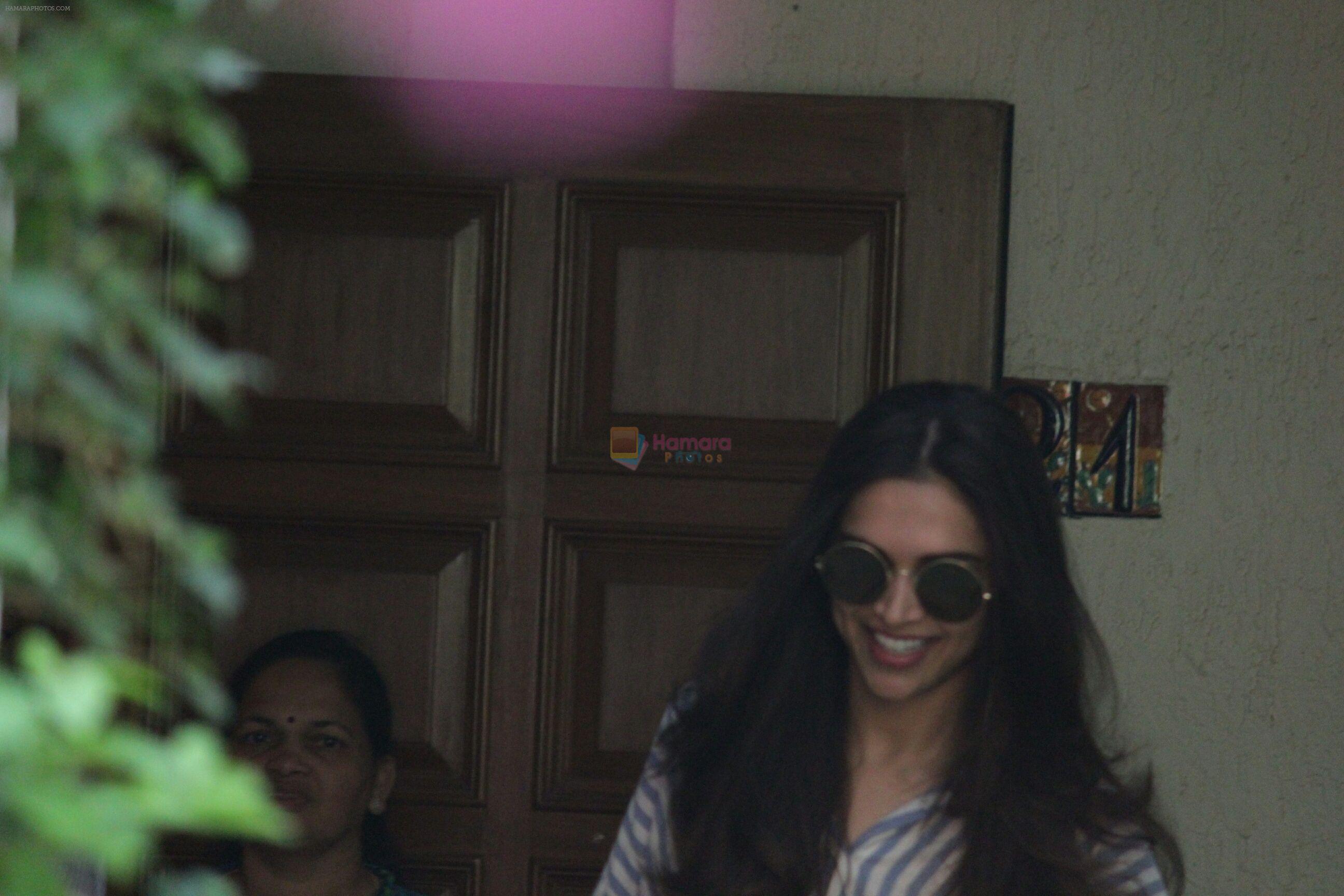 Deepika Padukone spotted at bandra on 22nd April 2018