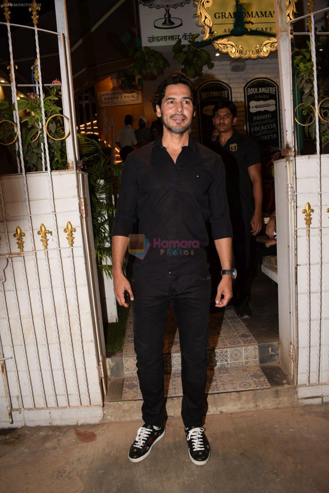 Dino Morea snapped at Grandmama�s All Day Cafe on 28th April 2018