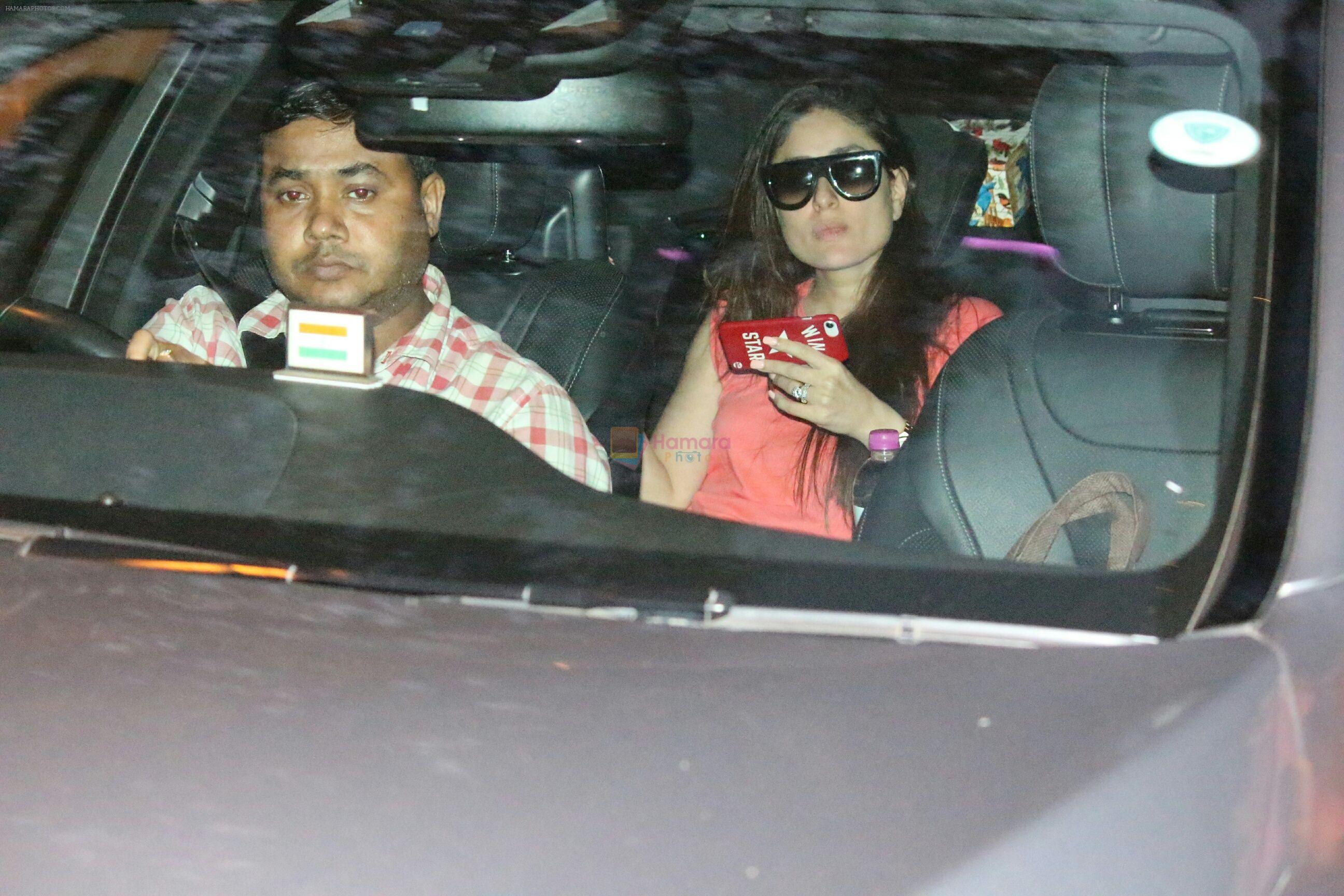 Kareena Kapoor Spotted At Mother's House on 29th April 2018