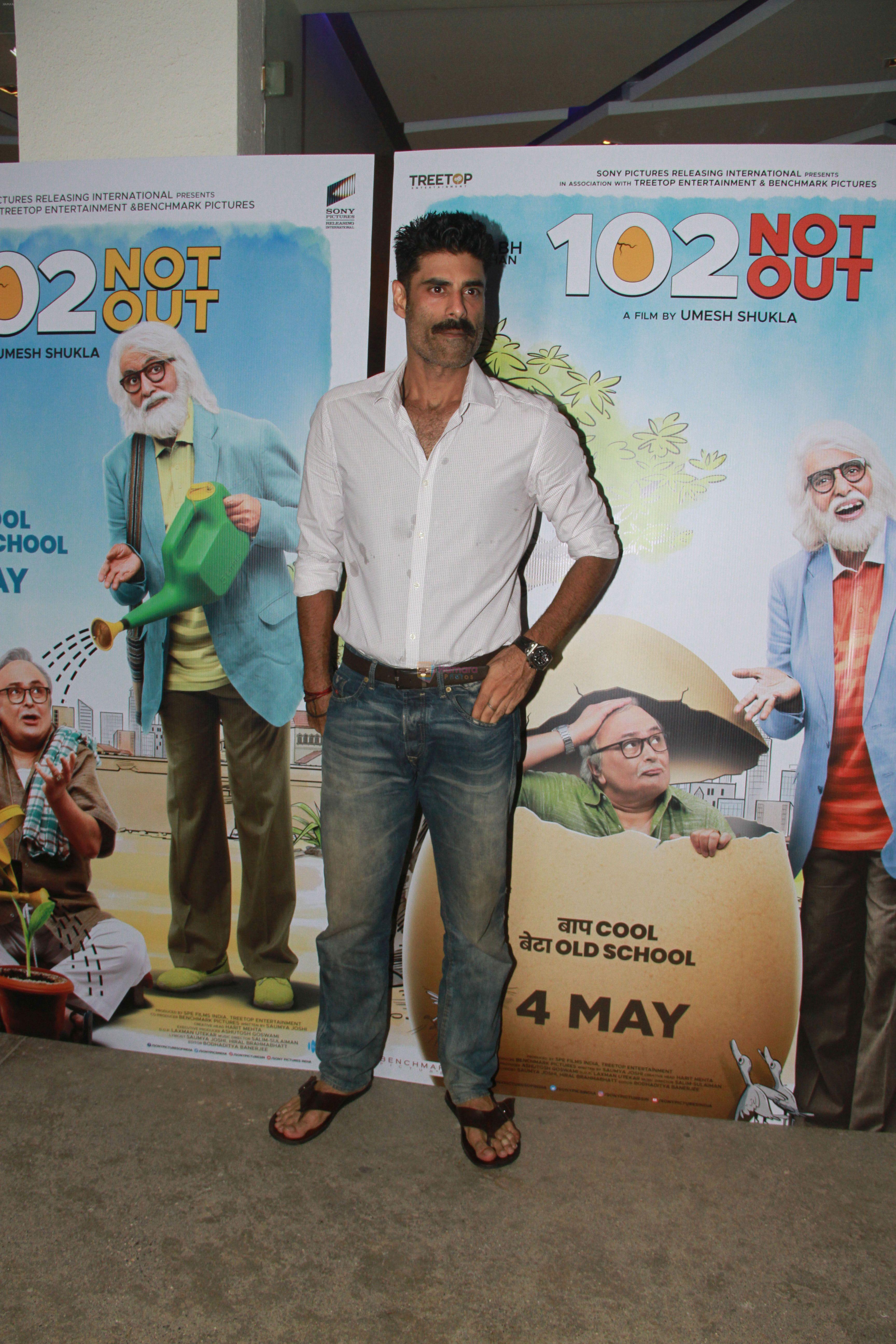 Sikander Kher at the Screening of 102 NotOut in Sunny Super sound, juhu on 1st May 2018
