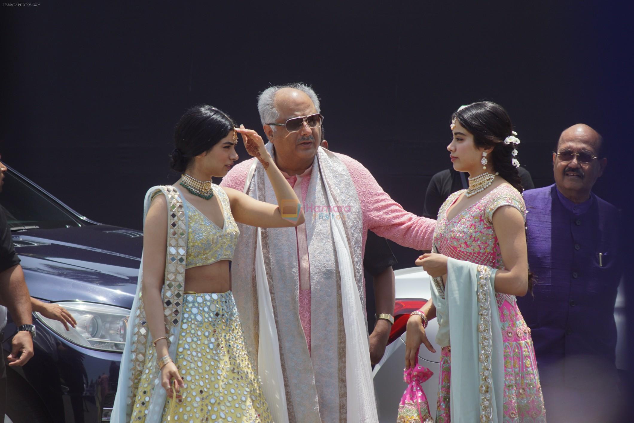 Janhvi Kapoor, Khushi Kapoor, Boney Kapoor at Sonam Kapoor Anand Ahuja's wedding in rockdale bandra on 8th May 2018