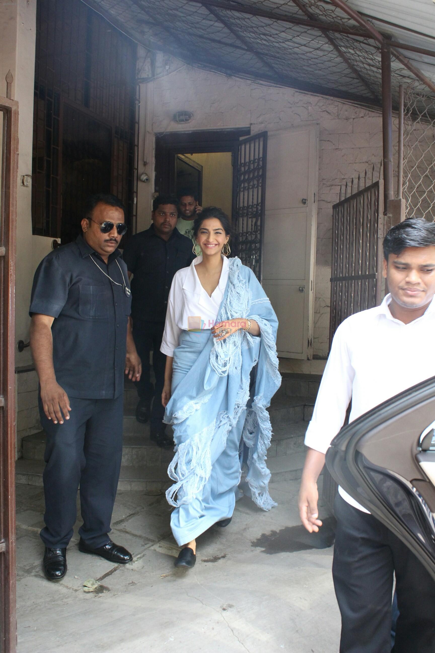 Sonam Kapoor with team of Veere Di Wedding spotted at dubbing studio in bandra on 24th May 2018