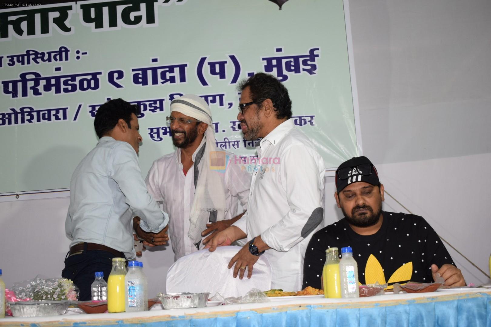 Manoj Bajpayee, Wajid Ali, Anees Bazmee, Javed Jaffrey at Oshiwara police head Subhash khanvilkar's iftar party on 30th May 2018
