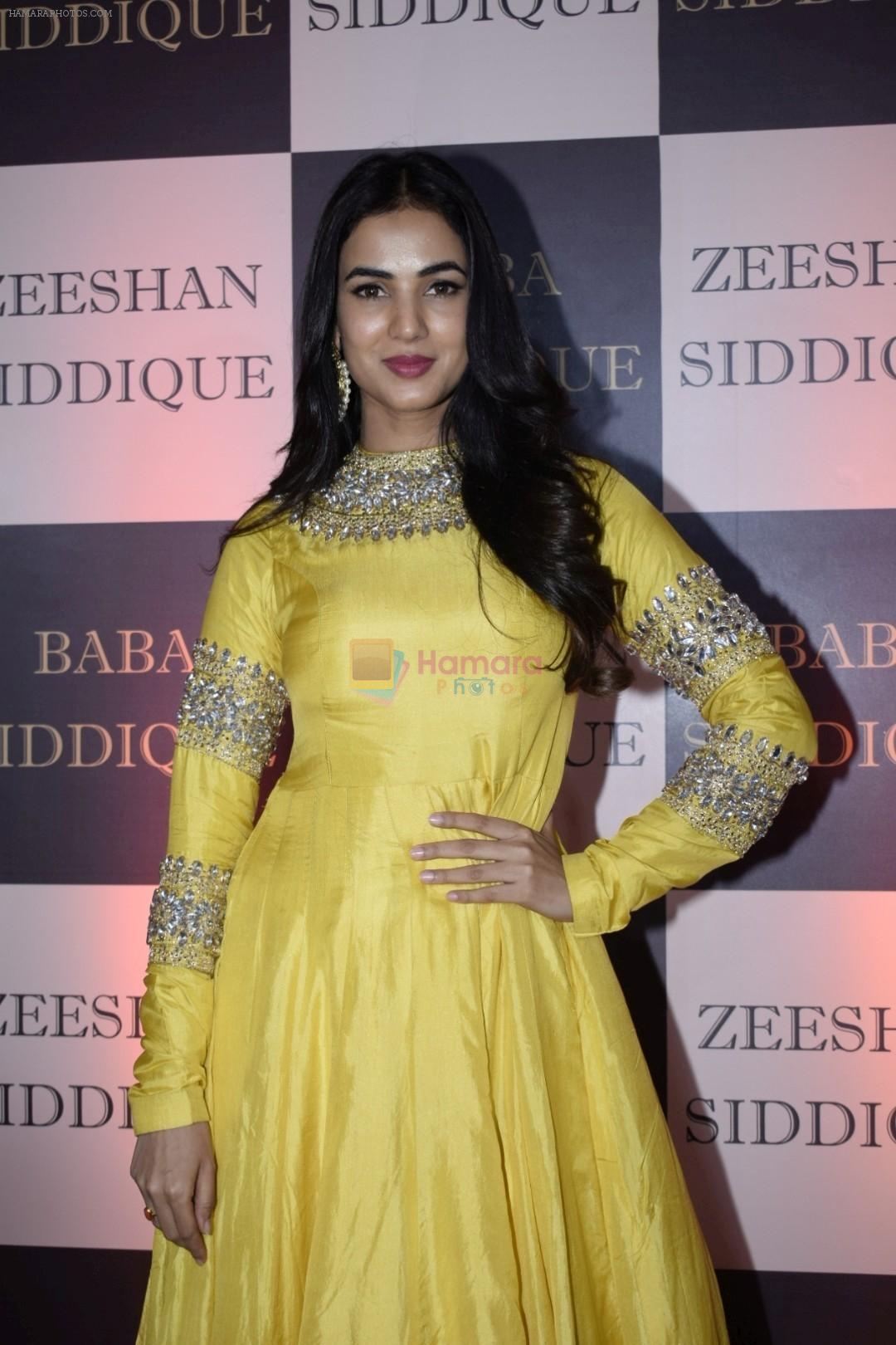 Sonal Chauhan at Baba Siddiqui's iftaar party in Taj Lands End bandra on 10th June 2018