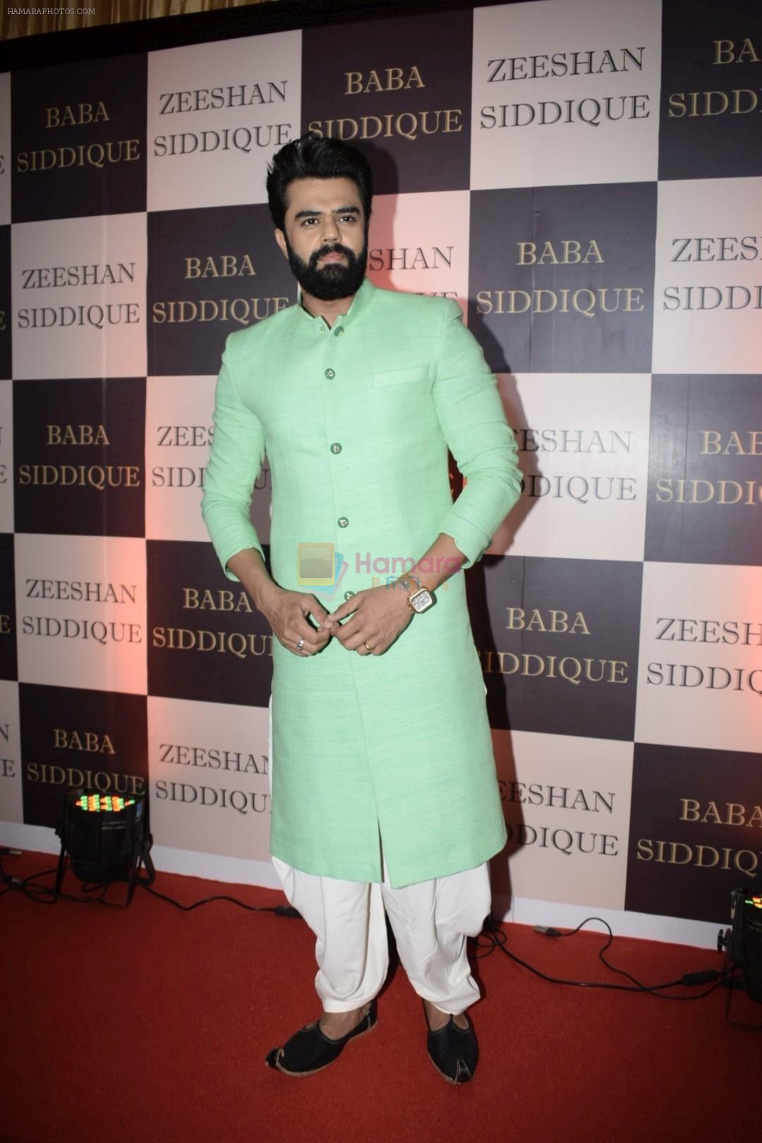 Manish Paul at Baba Siddiqui's iftaar party in Taj Lands End bandra on 10th June 2018