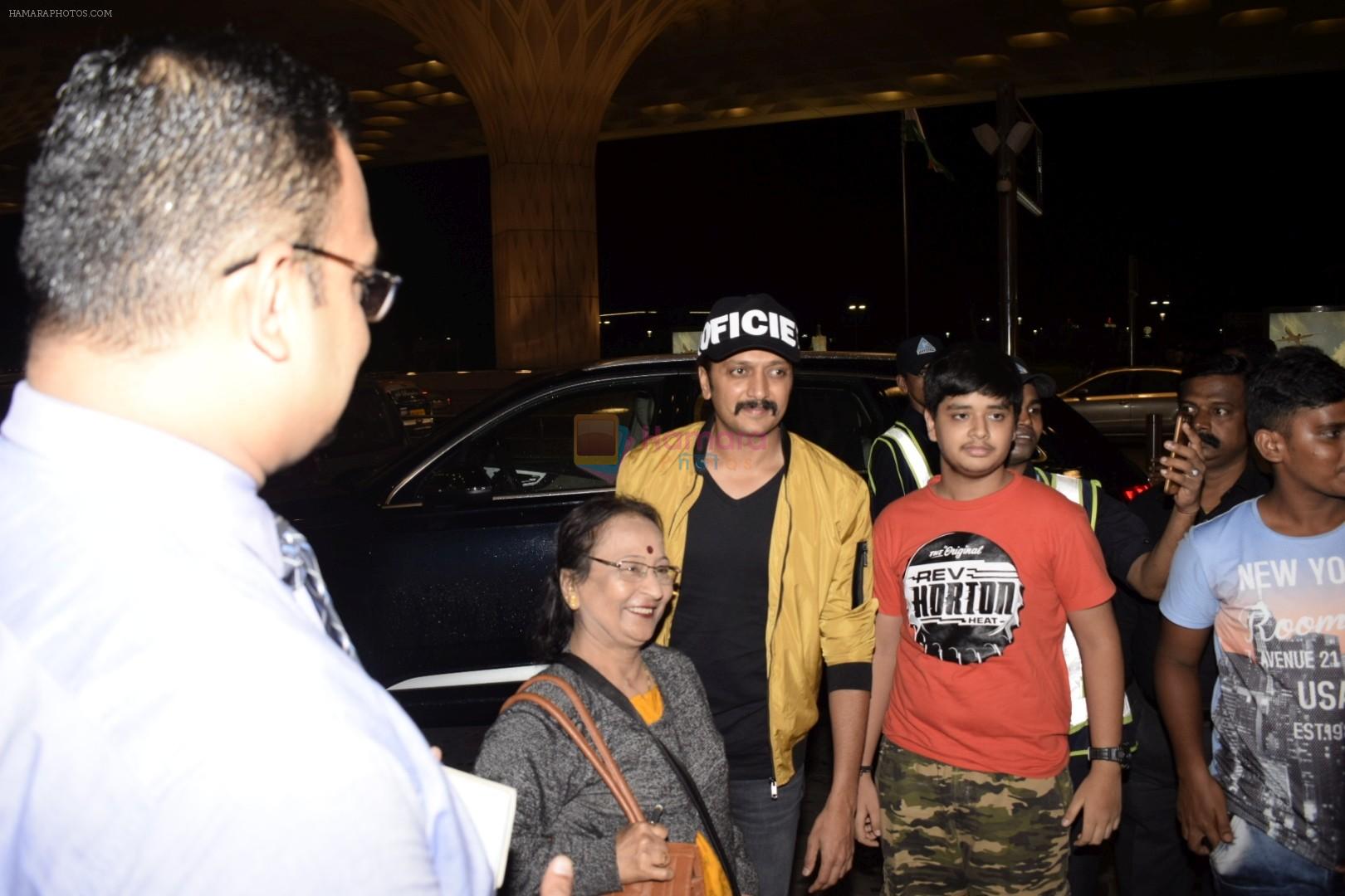 Riteish Deshmukh leaving for IIFA at international airport in mumbai on 21st June 2018