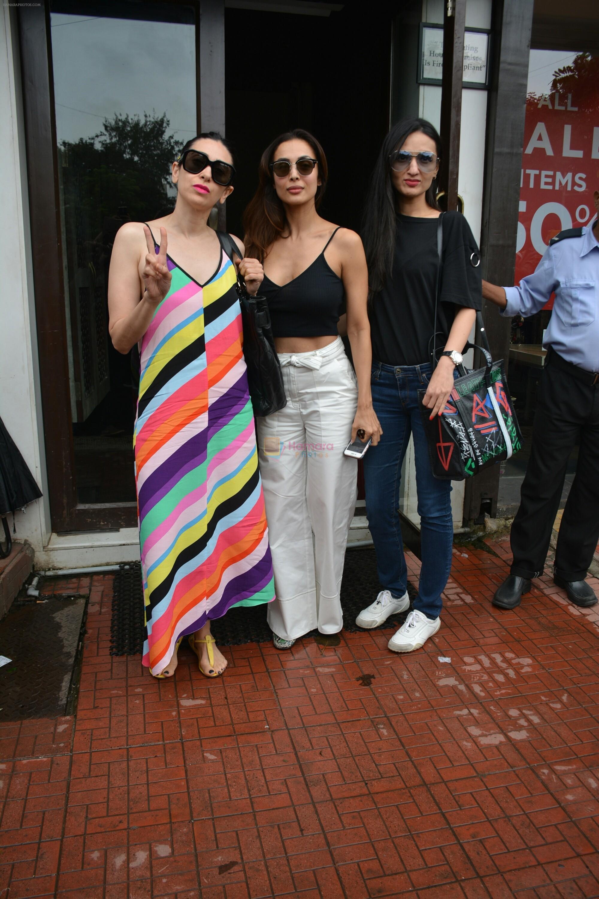 Karisma Kapoor ,malaika Arora ,Anu Dewan spotted at bandra on 18th July 2018