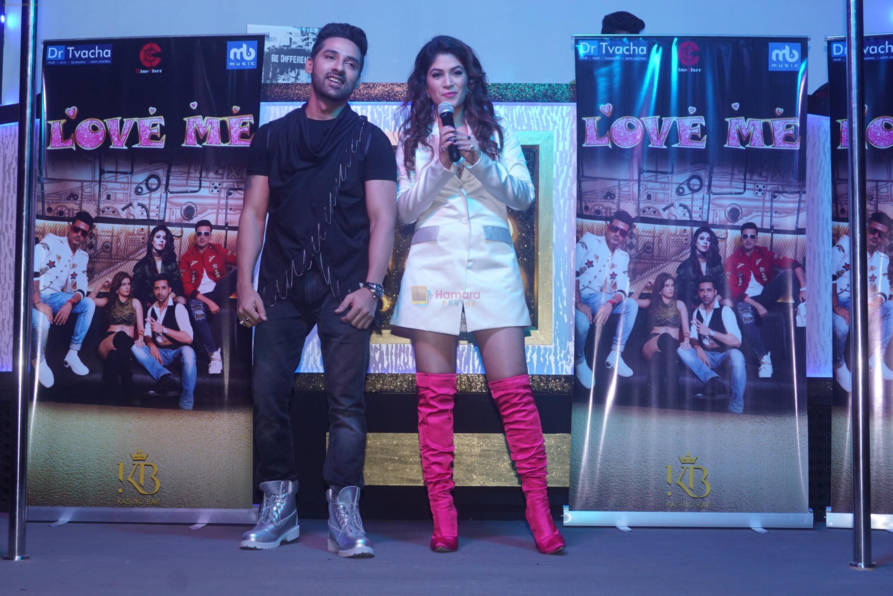 Puneesh Sharma, Bandgi Kalra at the launch of Kasino Bar and Launch of Meet Bros song Love Me on 6th Aug 2018