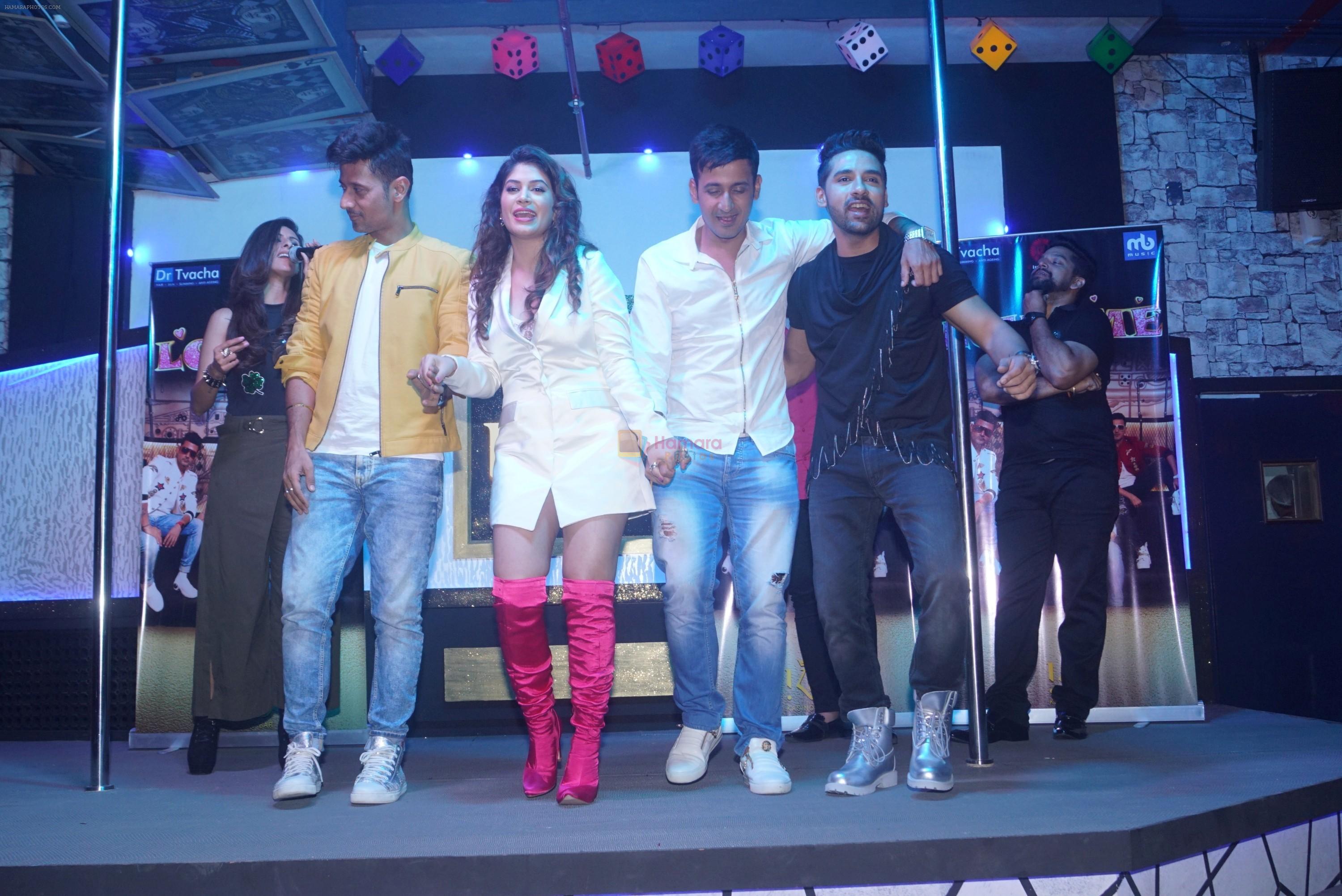 Khushboo Grewal, Puneesh Sharma, Bandgi Kalra, Manmeet Gulzar, Harmeet Gulzar at the launch of Kasino Bar and Launch of Meet Bros song Love Me on 6th Aug 2018