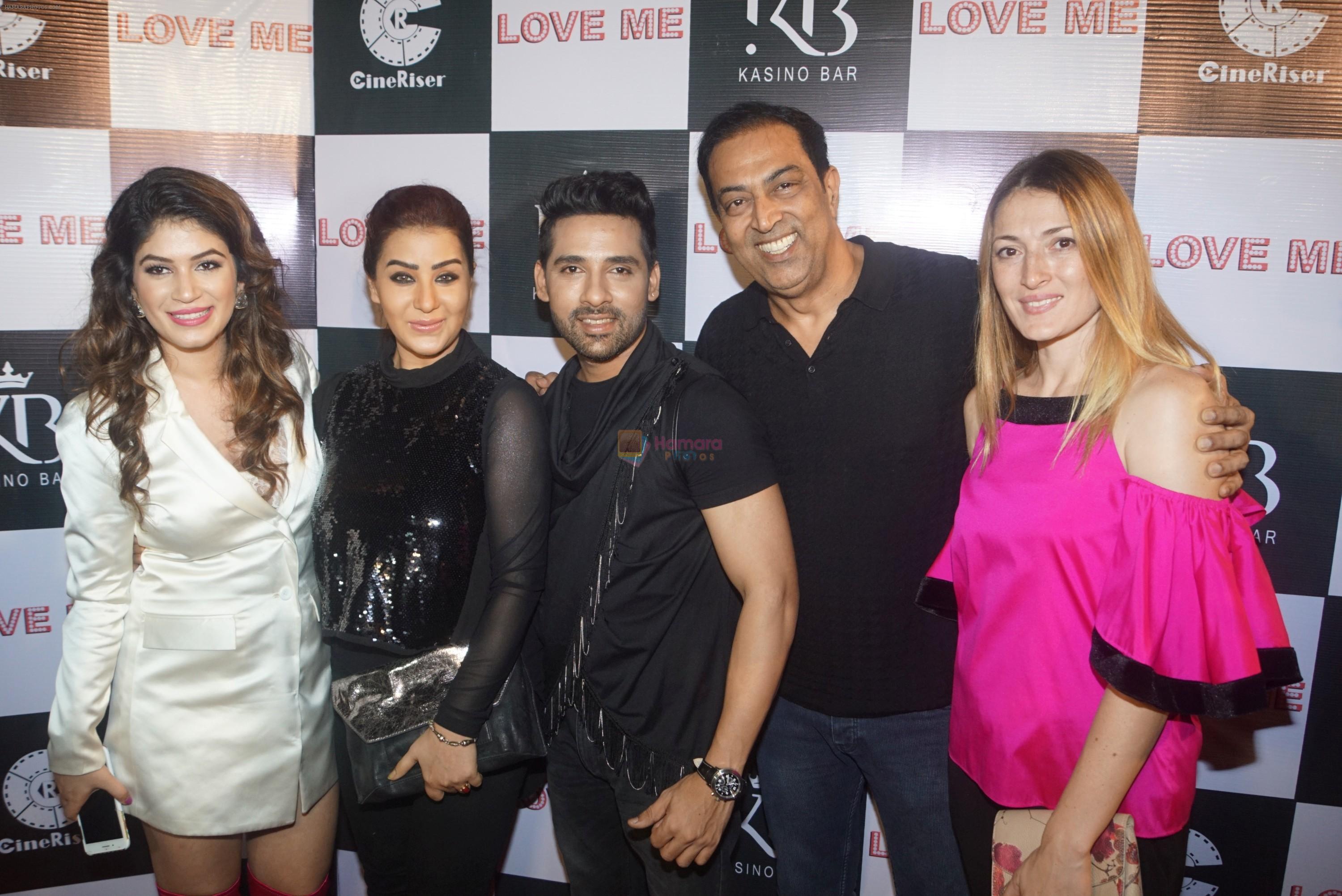 Vindu Dara Singh, Dina Umarova, Puneesh Sharma, Bandgi Kalra, Shilpa Shinde at the launch of Kasino Bar and Launch of Meet Bros song Love Me on 6th Aug 2018