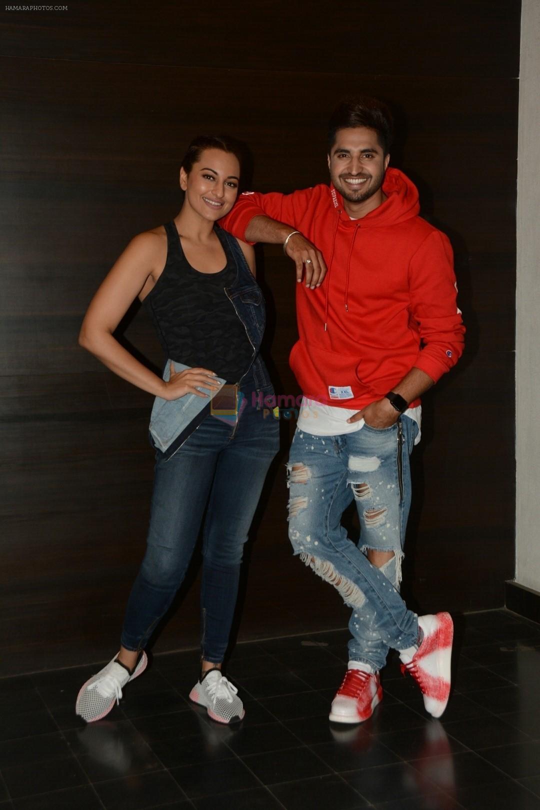 Sonakshi Sinha, Jassi Gill At Eros Office In Andheri For The Media Interactions For The Film Happy Phirr Bhag Jayegi on 9th Aug 2018