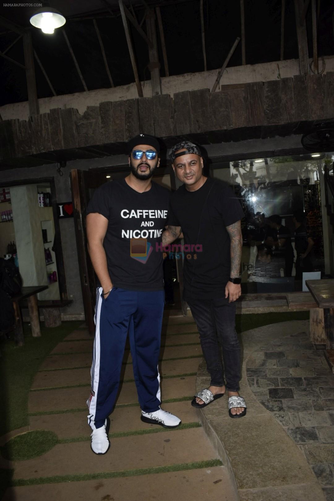 Arjun Kapoor Spotted At Hakim Aalim's Salon In Versova on 9th Aug 2018