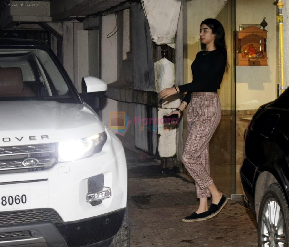 Khushi Kapoor spotted at Arjun Kapoor's house in juhu on 12th Aug 2018