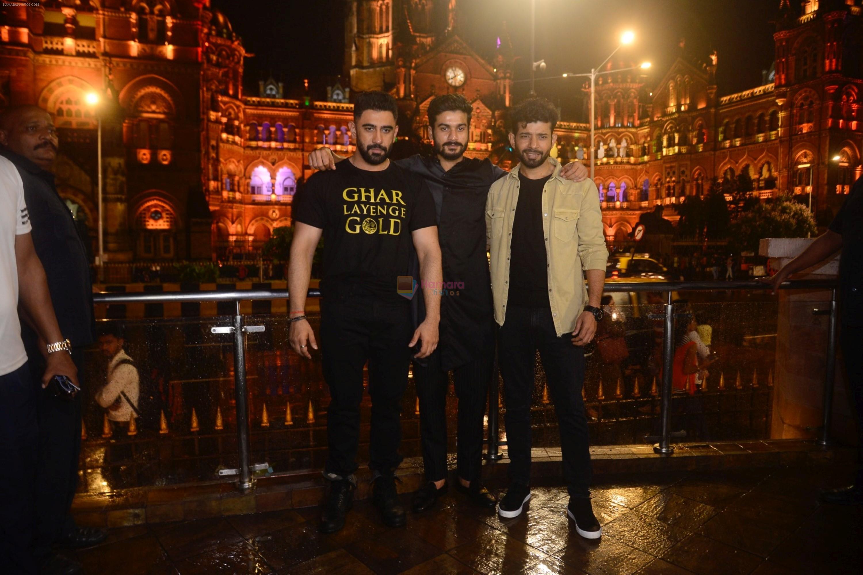 Amit Sadh, Vineet Kumar Singh, Sunny Kaushal  promotes gold at mumbai selfie point on 12th Aug 2018