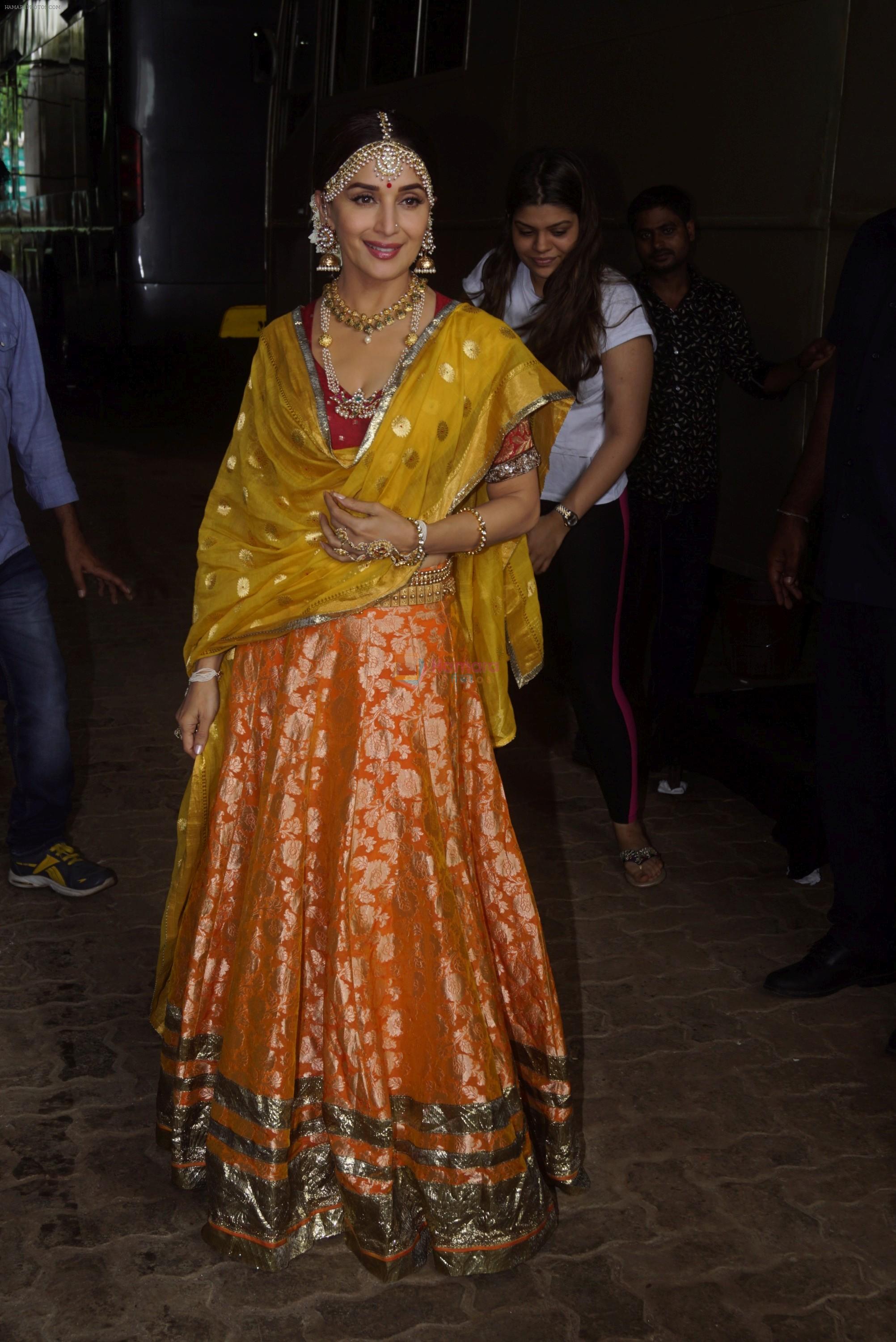 Madhuri Dixit on the sets of Dance Deewane on 13th Aug 2018