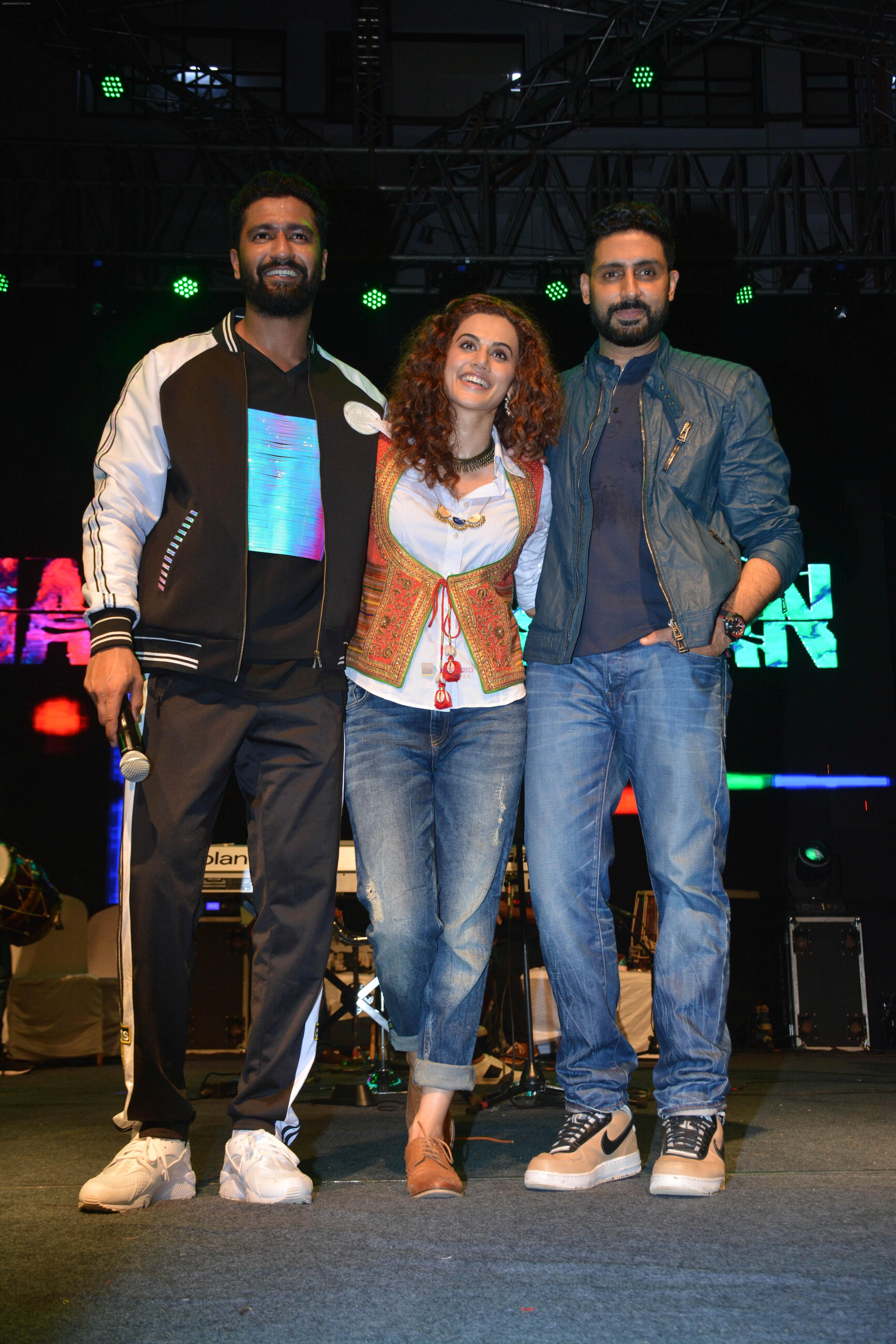 Vicky Kaushal, Taapsee Pannu, Abhishek Bachchan at Manmarziyaan Music Concert in NM College In Juhu on 19th Aug 2018