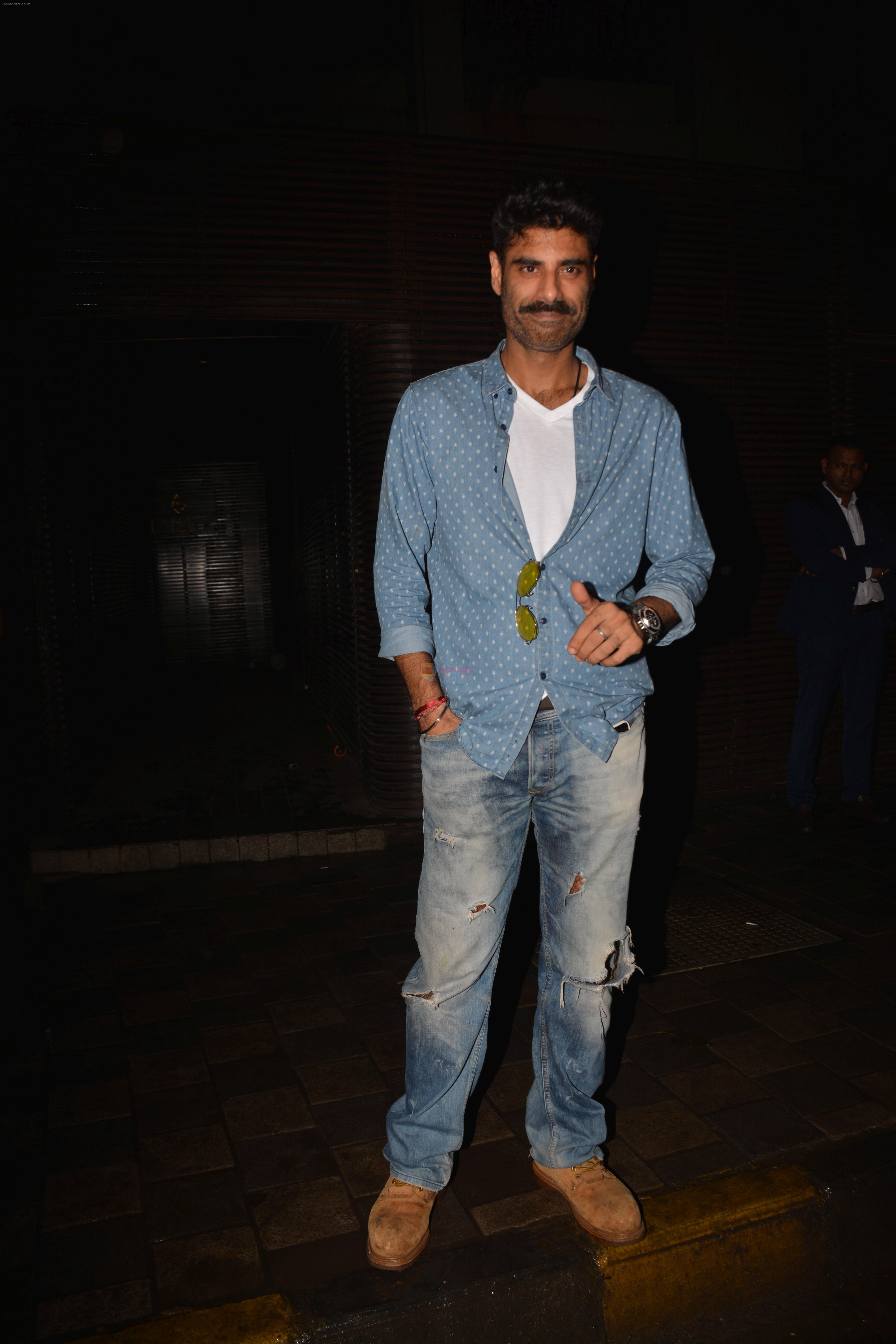 Sikander Kher spotted at Estella juhu on 17th Aug 2018
