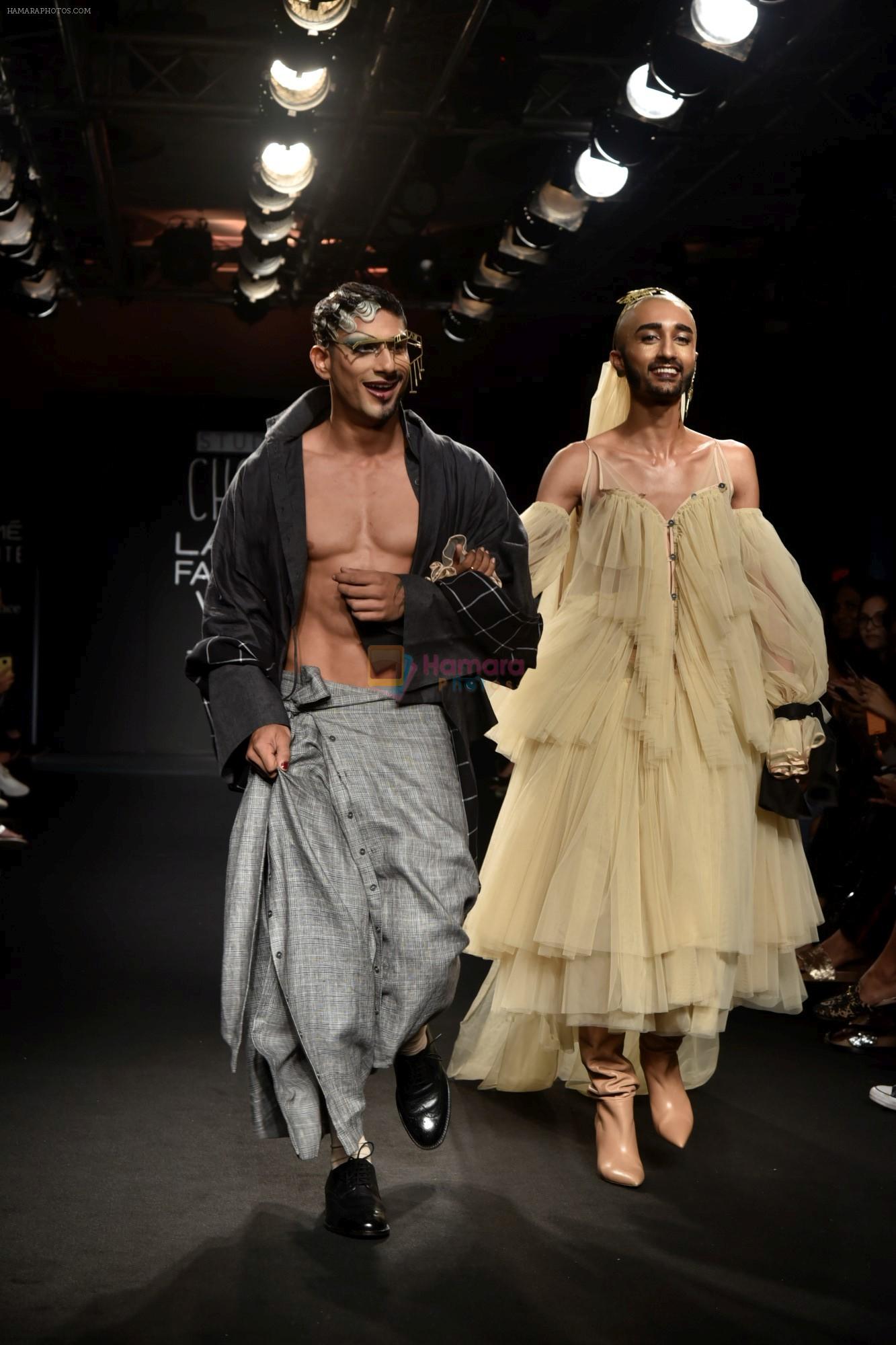 Prateik Babbar as the show stopper for BYE FELICIA BY CHOLA at Lakme Fashion Show on 22nd Aug 2018