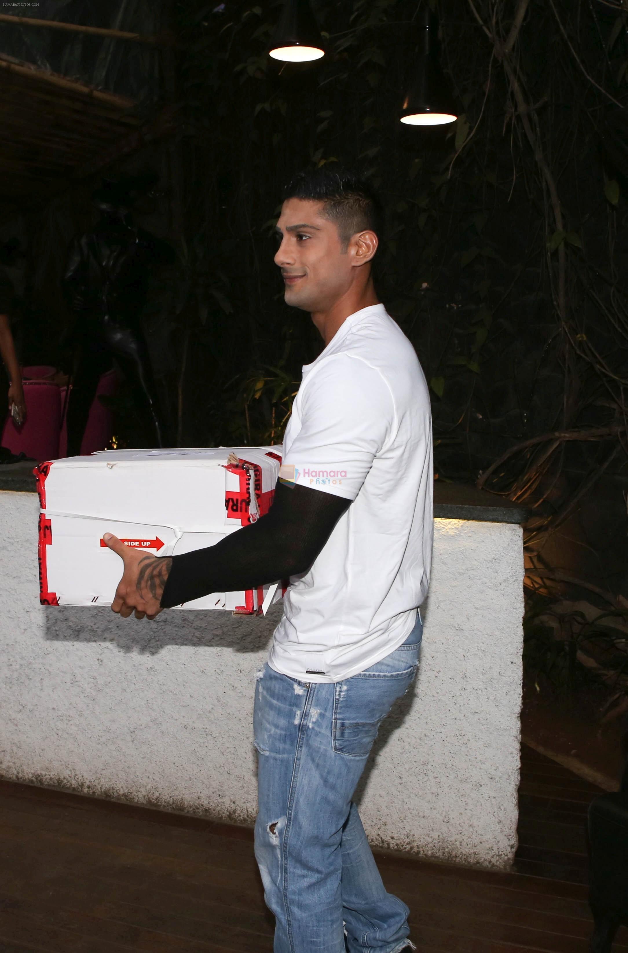 Prateik Babbar at Fundraiser for Kerala in B lounge juhu on 24th Aug 2018