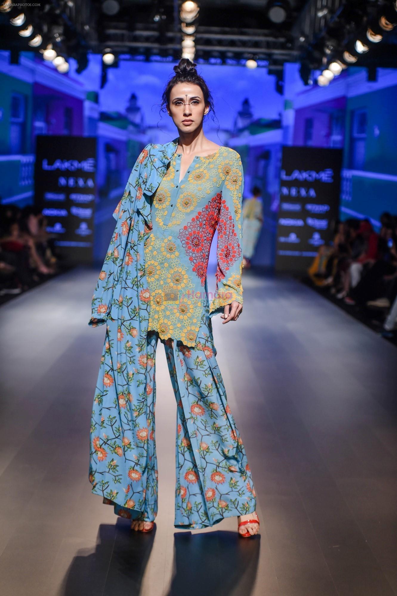 Model walk the ramp for Jayanti Reddy at Lakme Fashion Week on 26th Aug 2018