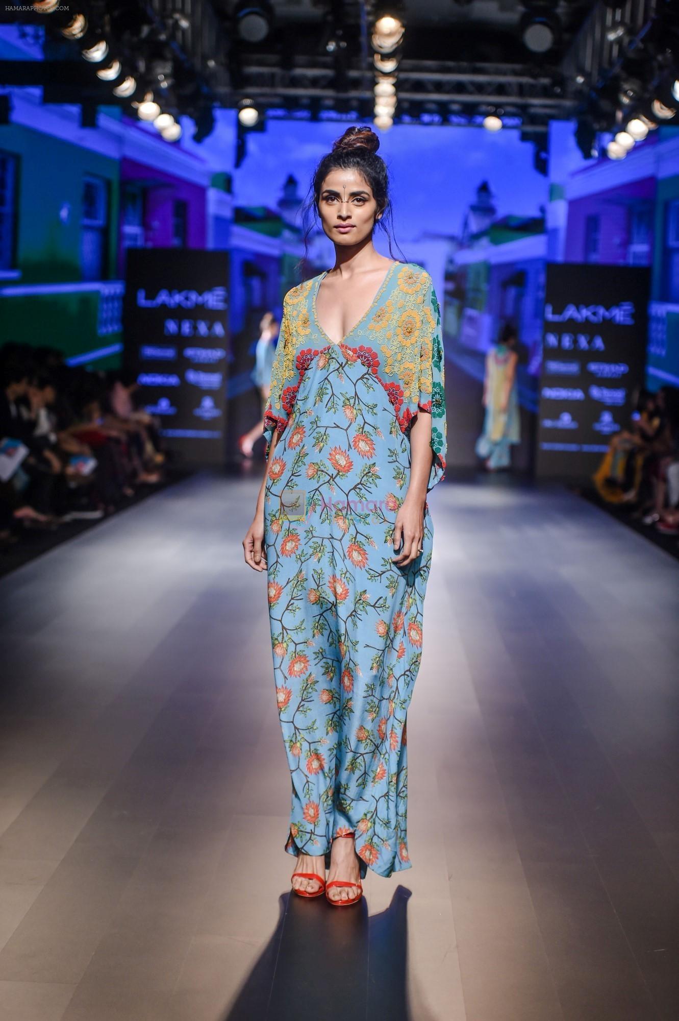 Model walk the ramp for Jayanti Reddy at Lakme Fashion Week on 26th Aug 2018