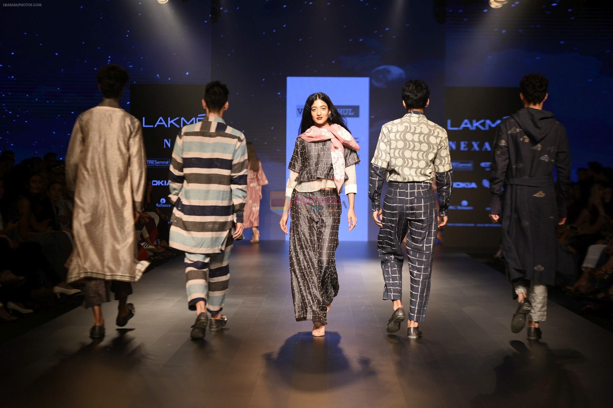 at Vineet Rahul Show at Lakme Fashion Week on 26th Aug 2018