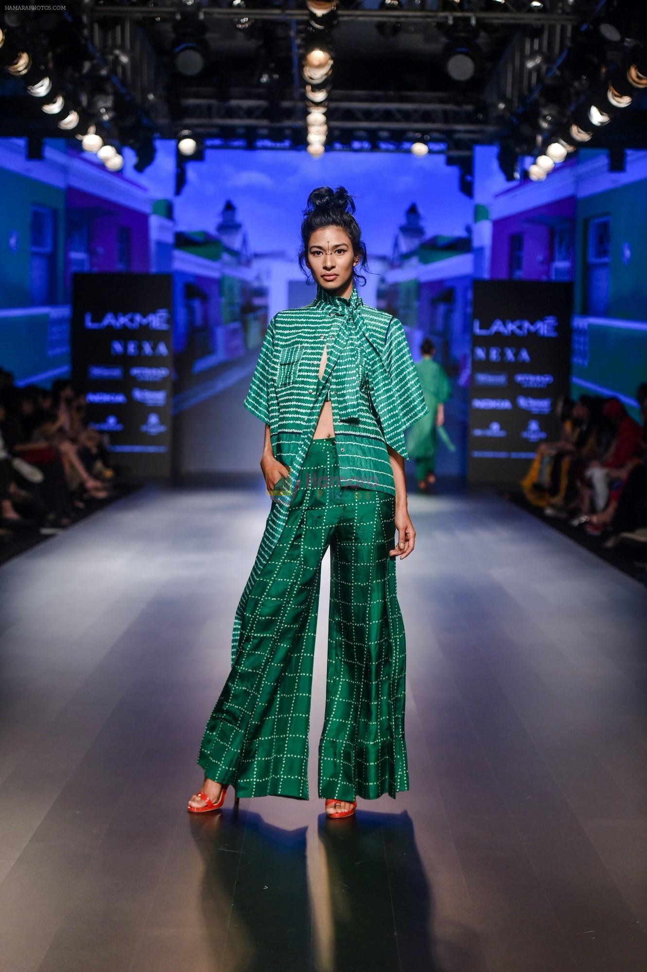 Model walk the ramp for Jayanti Reddy at Lakme Fashion Week on 26th Aug 2018