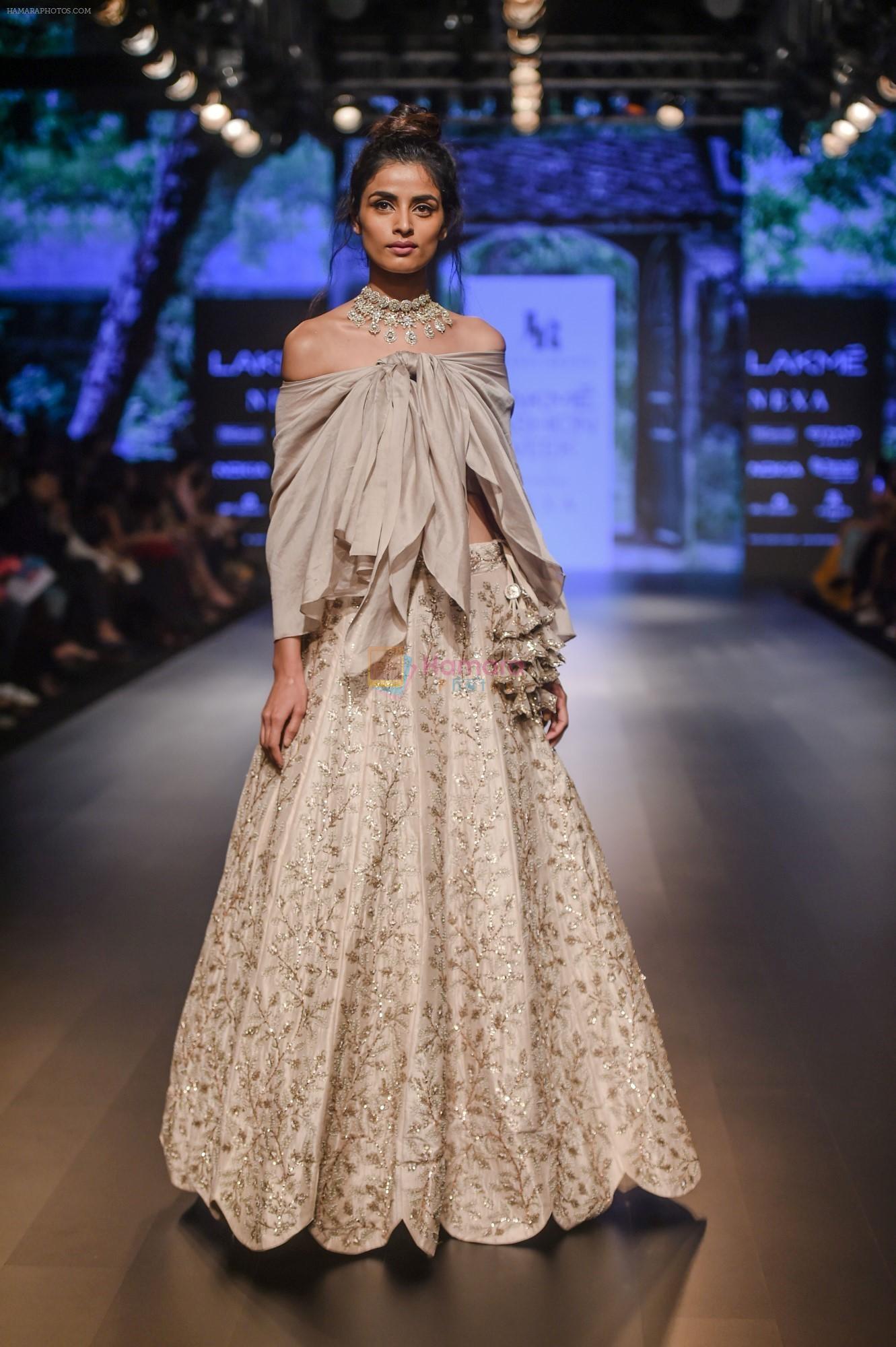 Model walk the ramp for Jayanti Reddy at Lakme Fashion Week on 26th Aug 2018