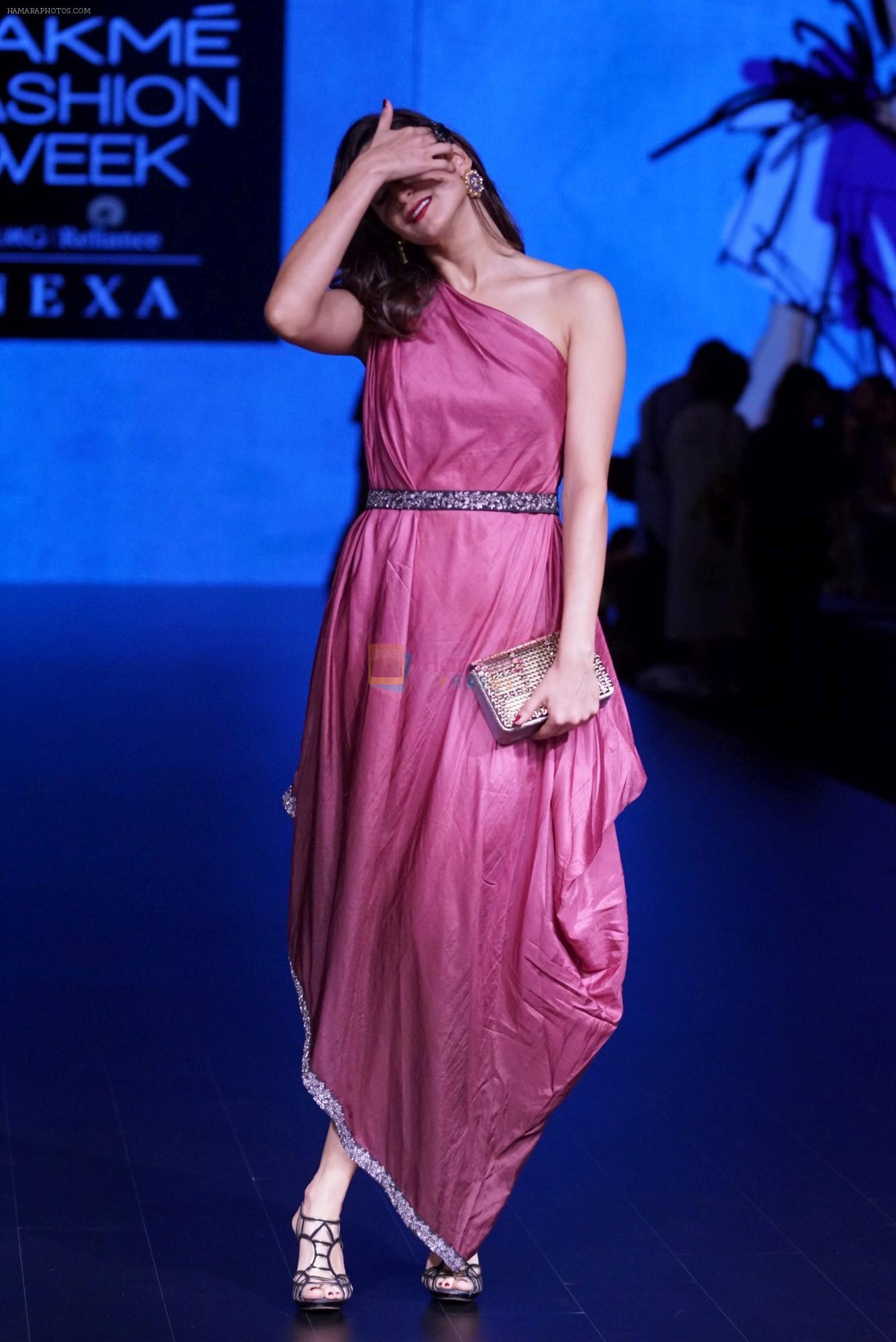 Aahana Kumra at Anushree Reddy Show at Lakme Fashion Week on 26th Aug 2018