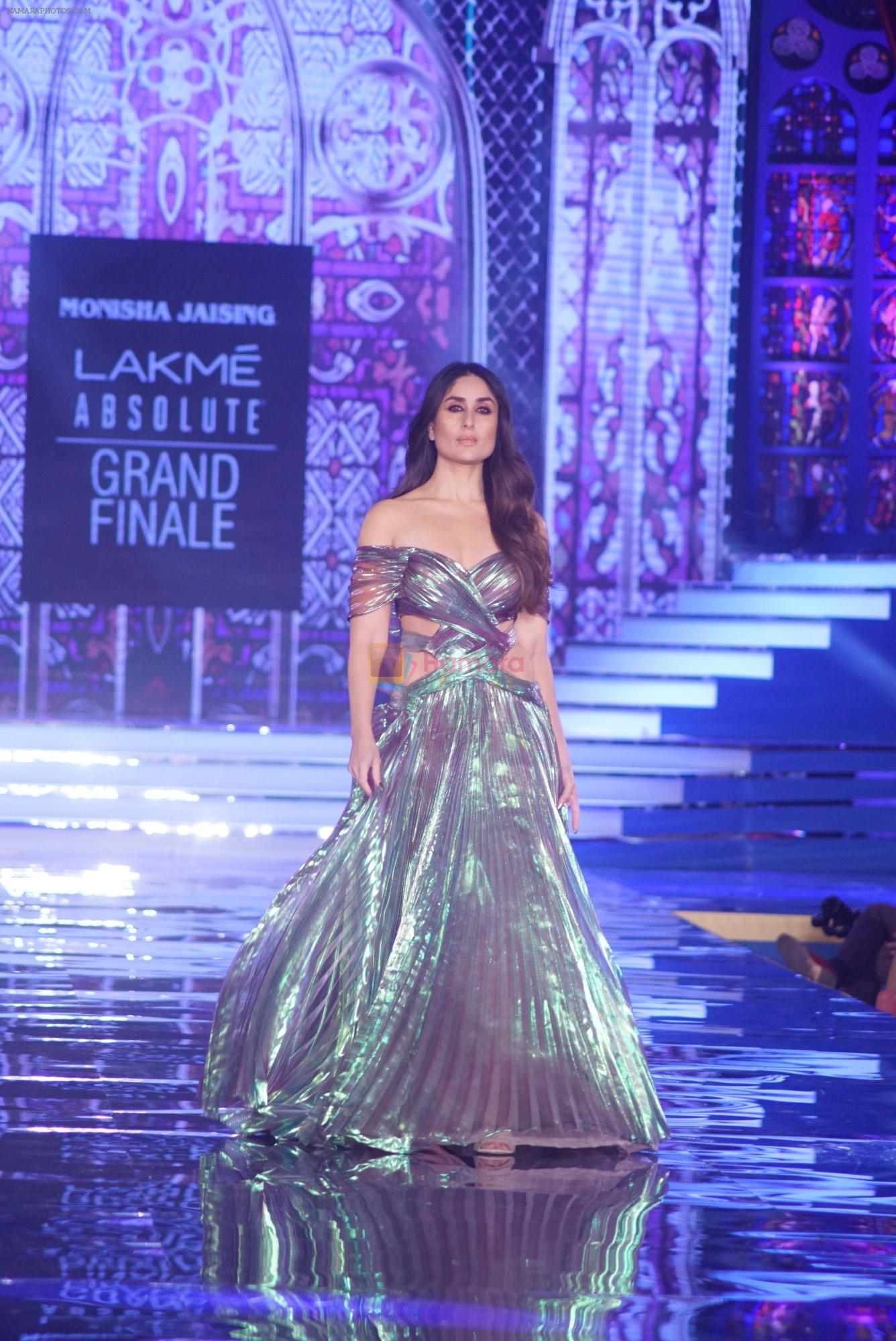 Kareena Kapoor at Grand Finale of Lakme Fashion Show 2018 on 27th Aug 2018