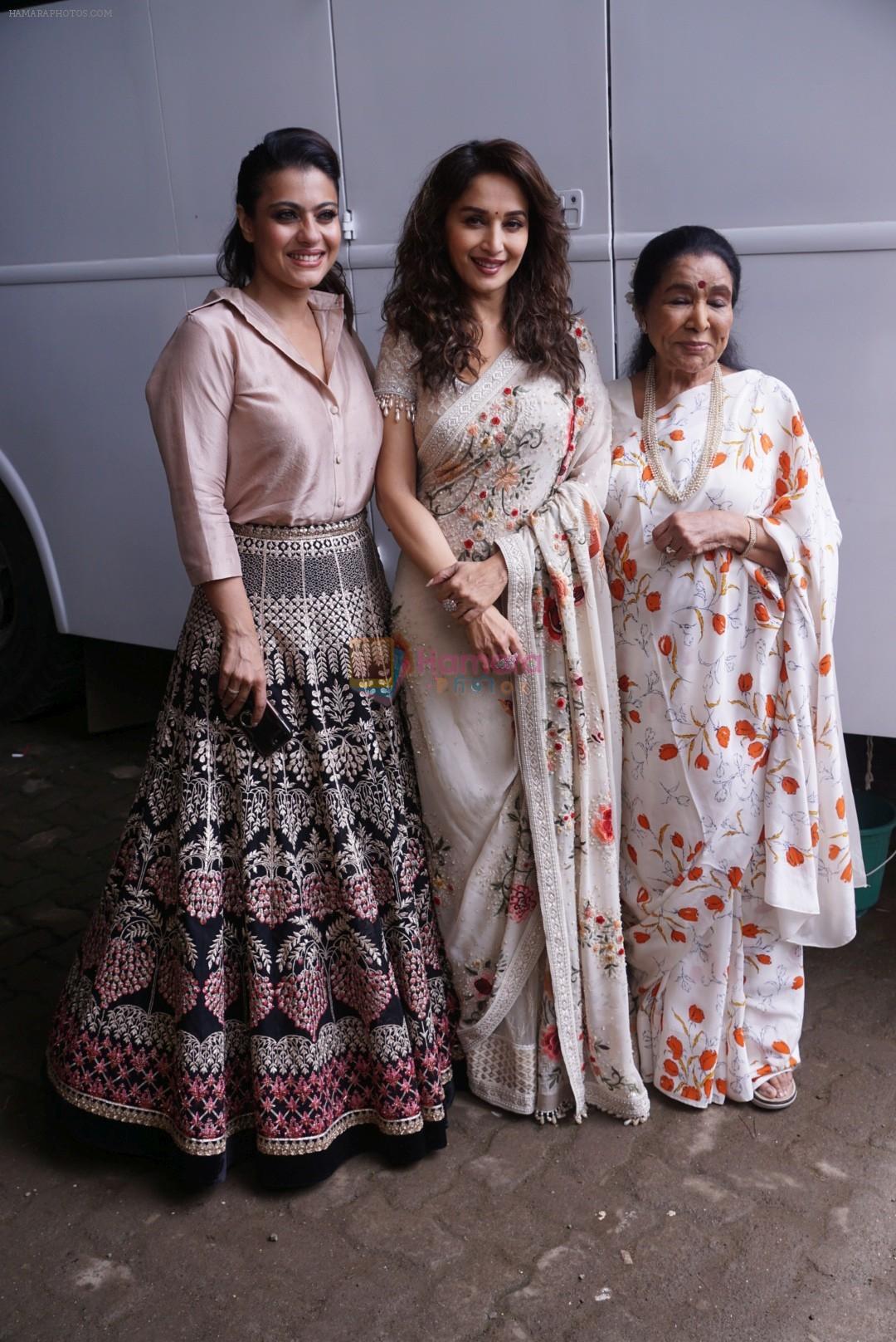 Asha Bhosle, Kajol, Madhuri Dixit On The Sets Of Colors Show Dance Deewane In Filmcity Goregaon on 30th Aug 2018