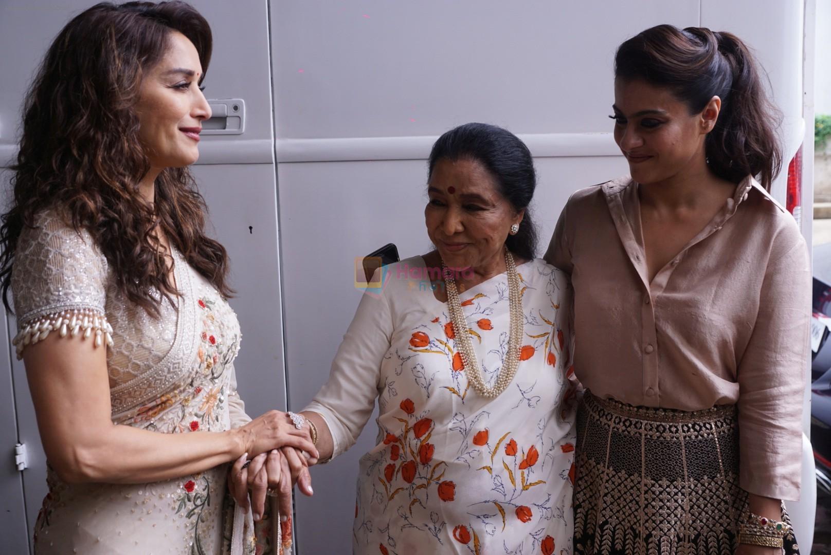 Asha Bhosle, Kajol, Madhuri Dixit On The Sets Of Colors Show Dance Deewane In Filmcity Goregaon on 30th Aug 2018