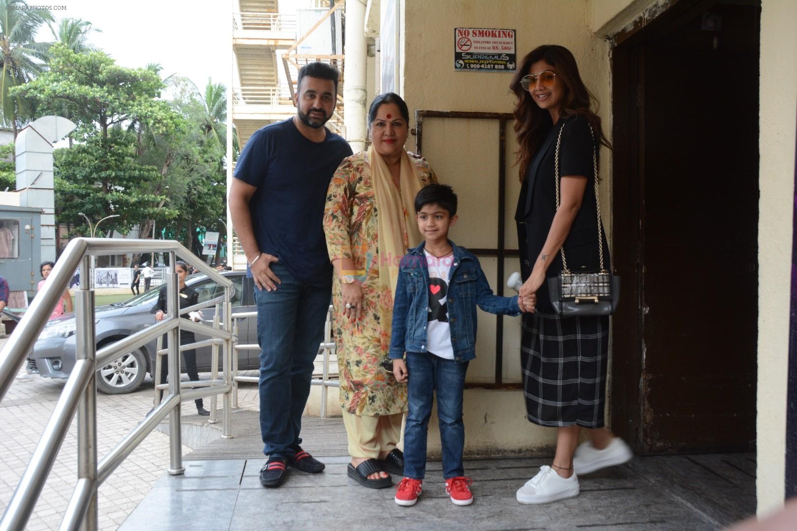 Shilpa Shetty Spotted With Family At Pvr Juhu on 2nd Sept 2018