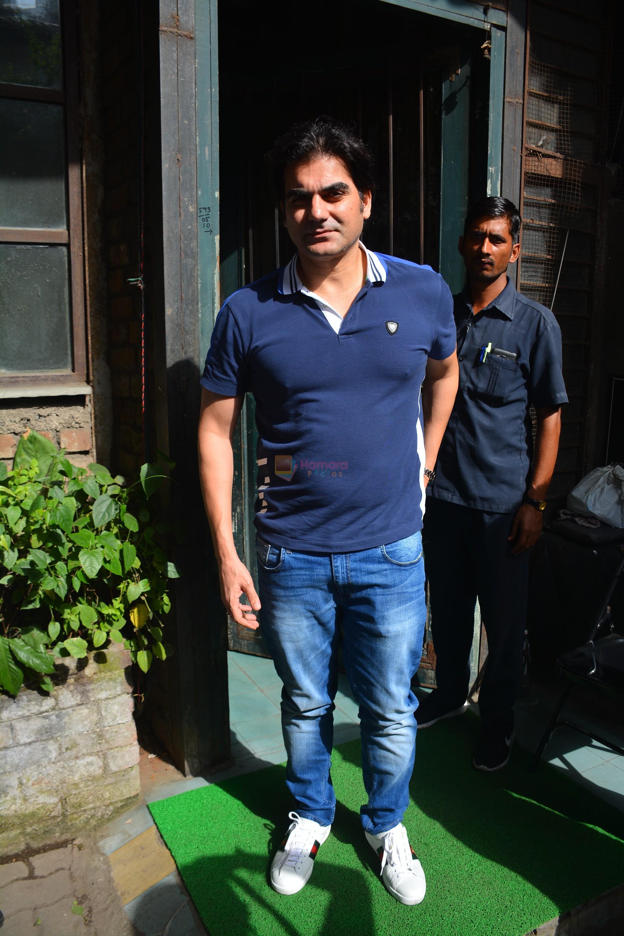 Arbaaz Khan Spotted With Girlfriend & Son At Pali Village Cafe In Bandra on 1st Sept 2018