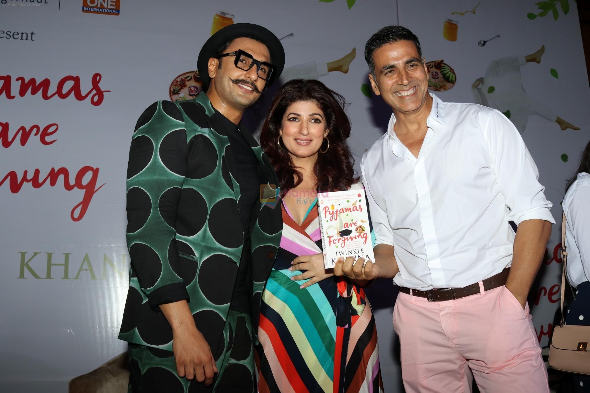 Akshay Kumar, Twinkle Khanna, Ranveer Singh at the Launch Of Twinkle Khanna's Book Pyjamas Are Forgiving in Taj Lands End Bandra on 7th Sept 2018
