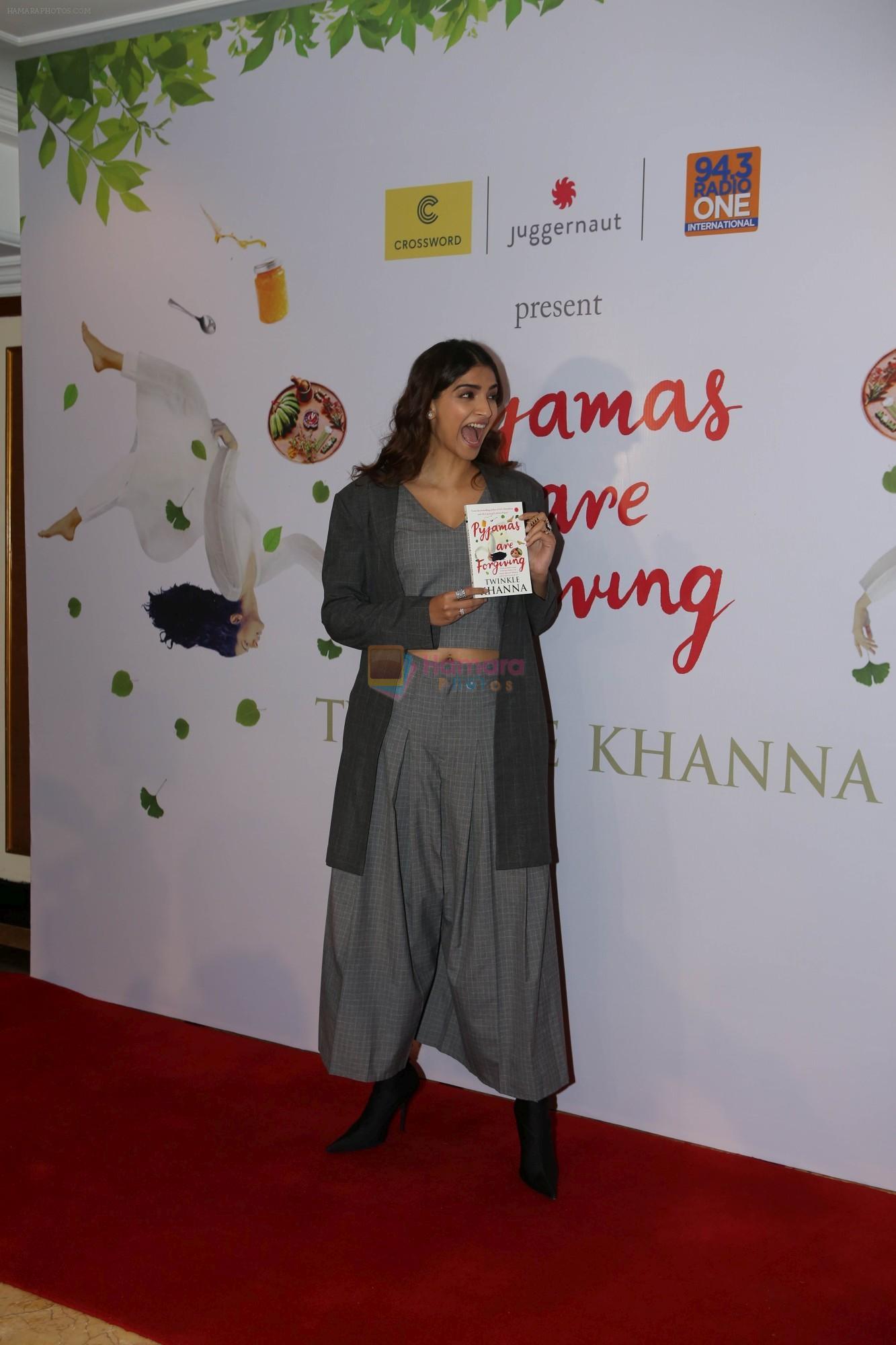 Sonam Kapoor at the Launch Of Twinkle Khanna's Book Pyjamas Are Forgiving in Taj Lands End Bandra on 7th Sept 2018